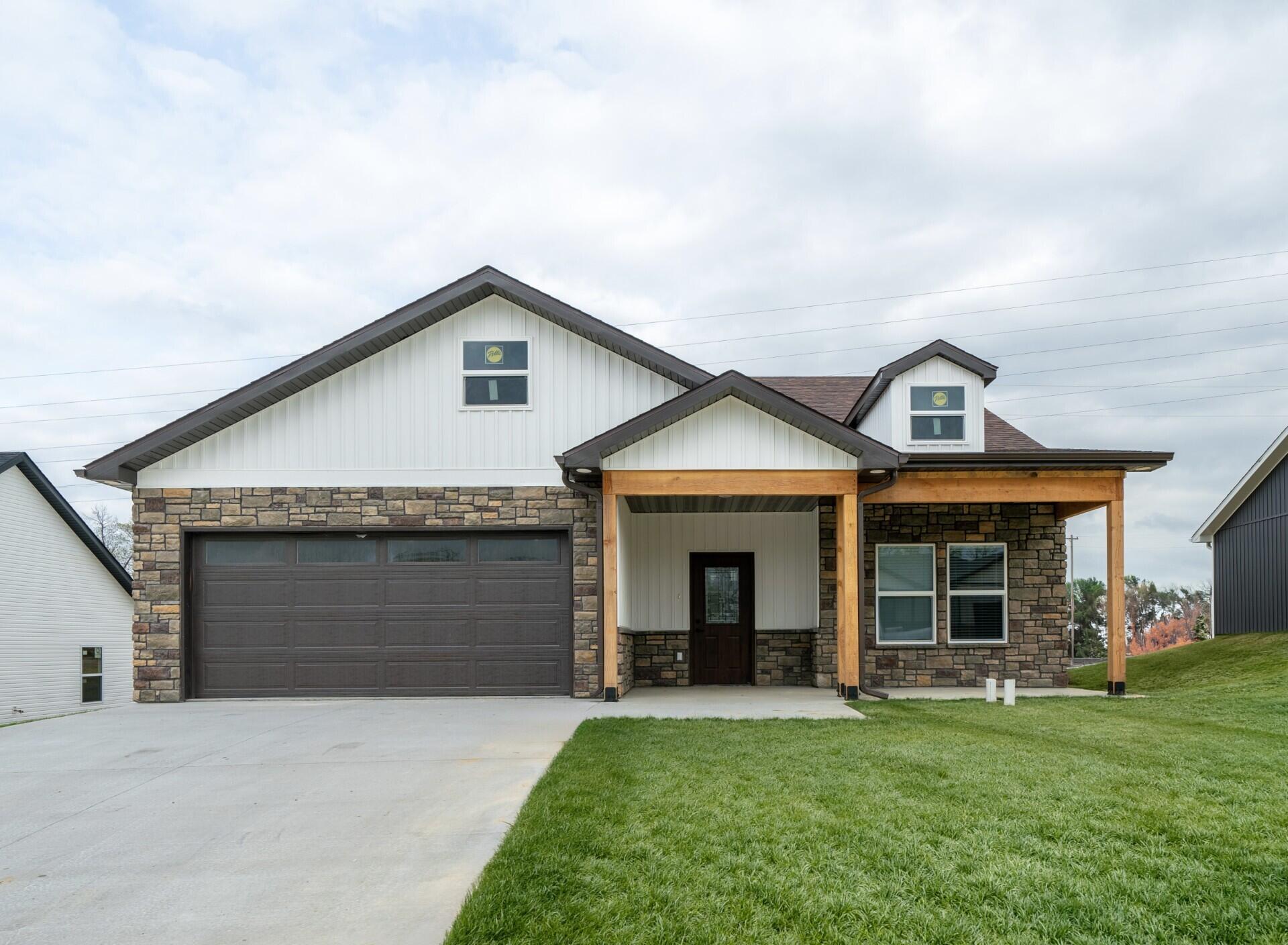 779 Vine Drive Property Photo 1