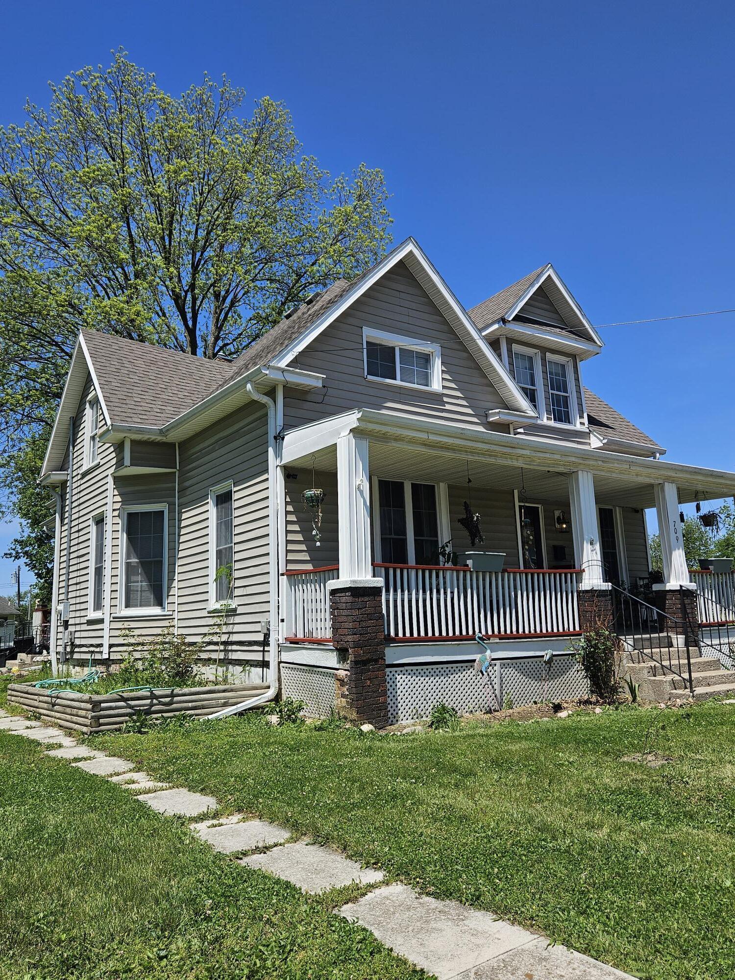 709 S Clark Street Property Photo 1