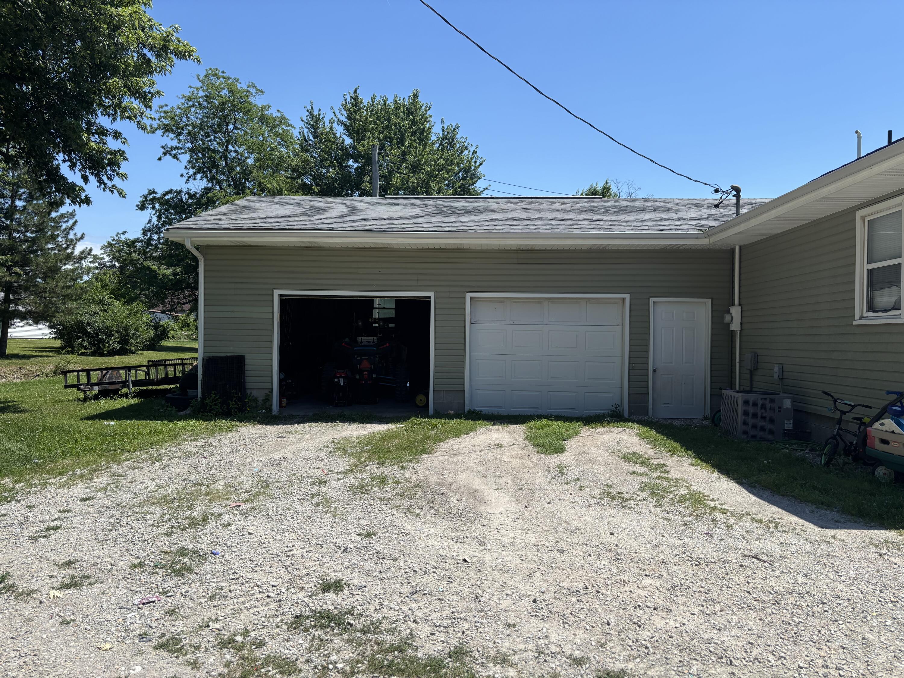 208 E 4th Street Property Photo 5