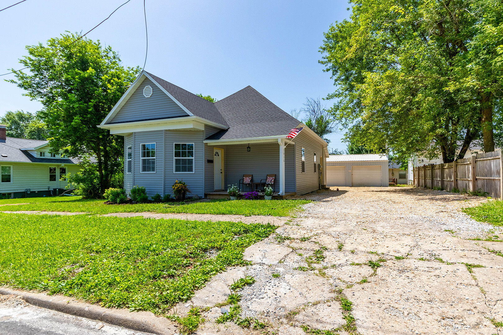 1016 E Jackson Street Property Photo 2