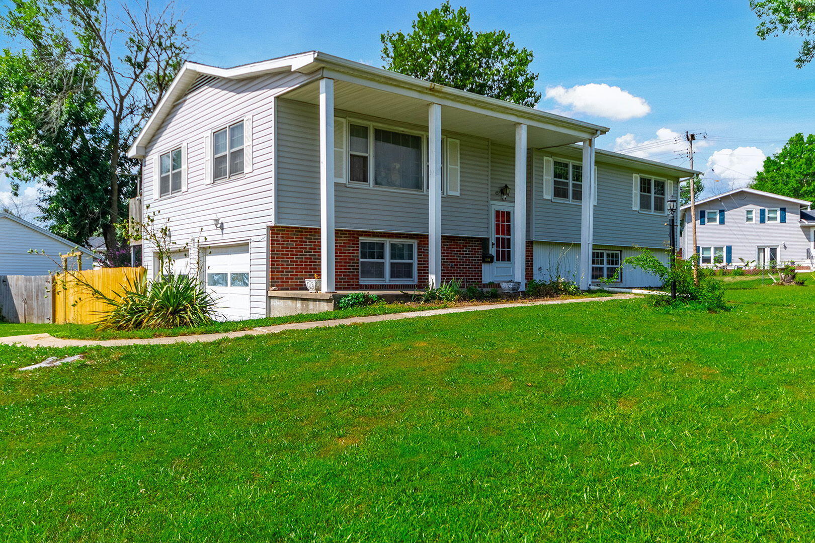 1218 Hendricks Drive Property Photo 3