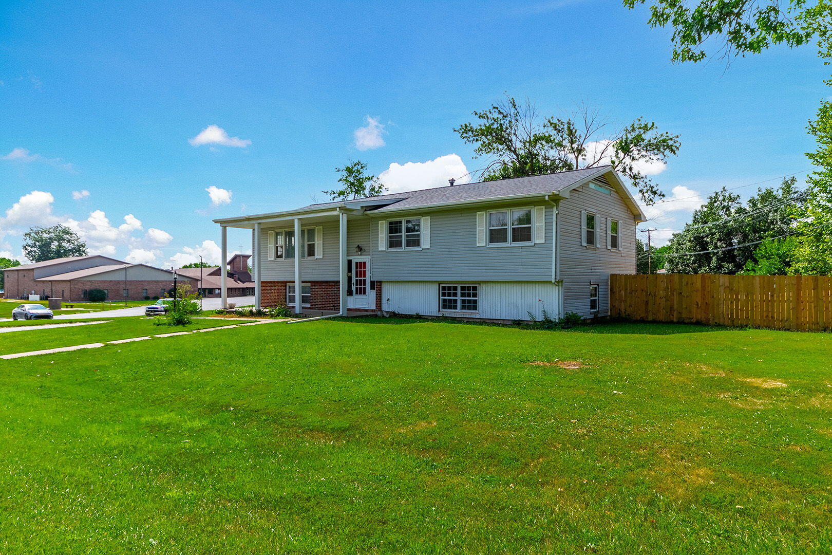 1218 Hendricks Drive Property Photo 4
