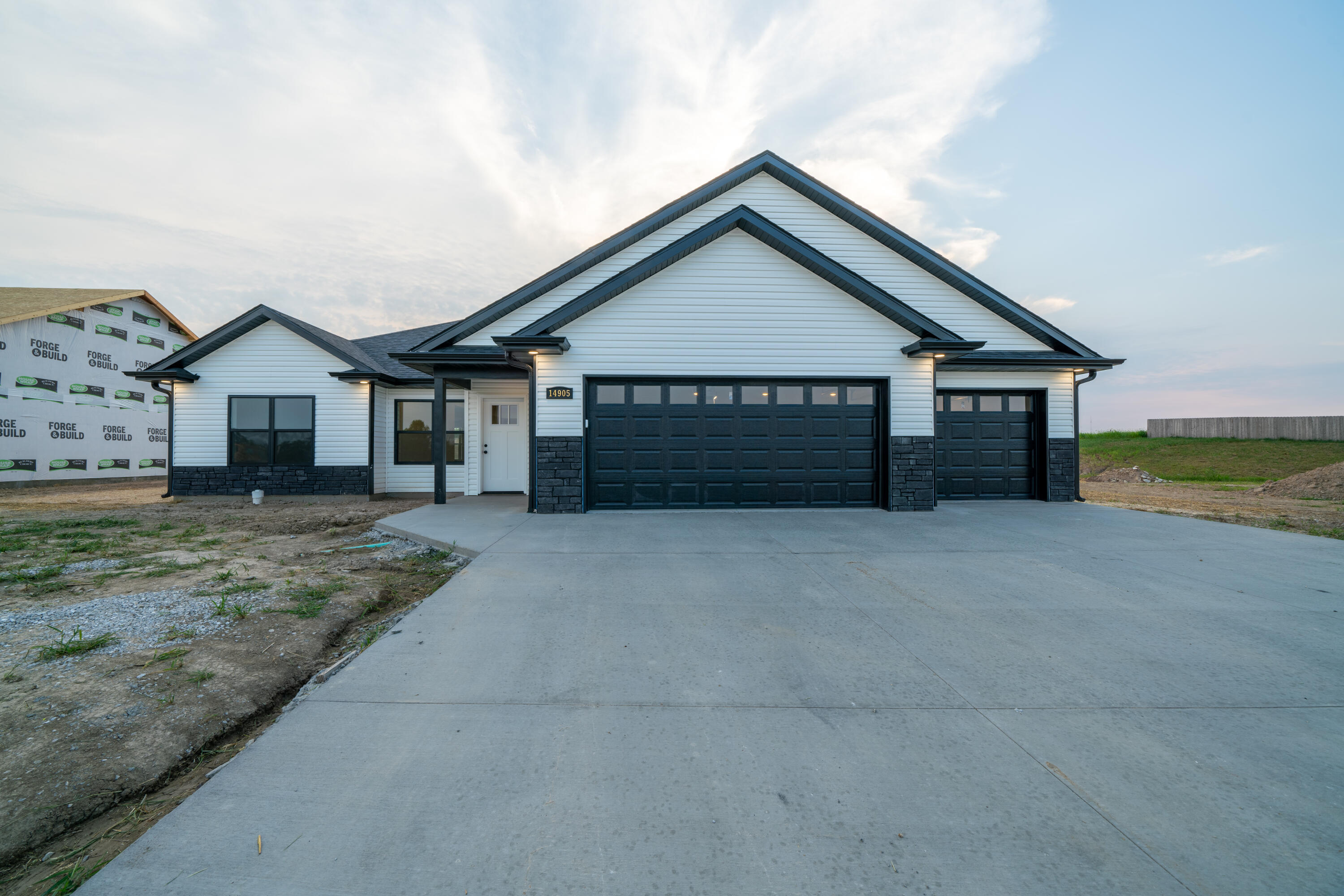 14905 Welch Drive Property Photo 2
