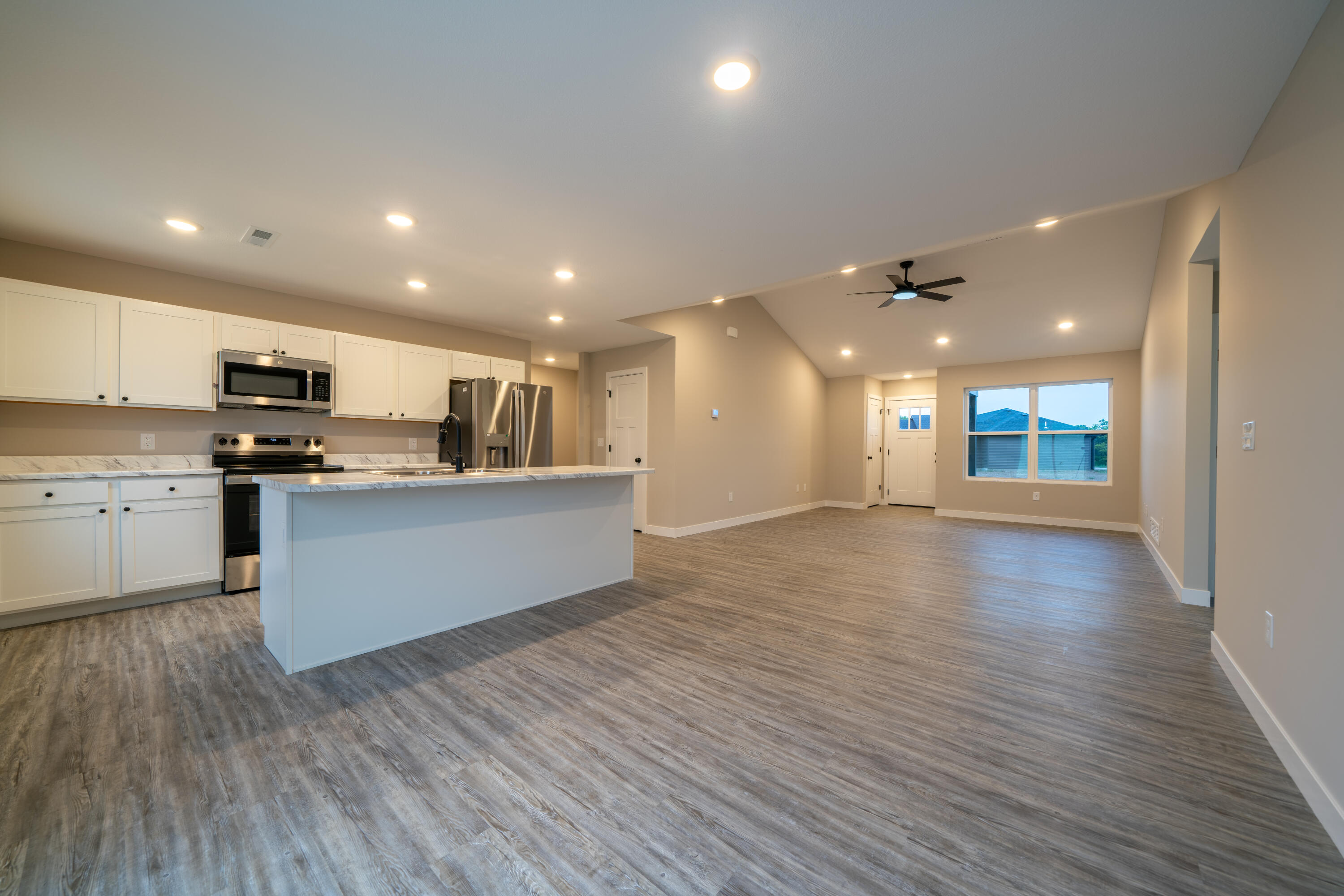 14905 Welch Drive Property Photo 8