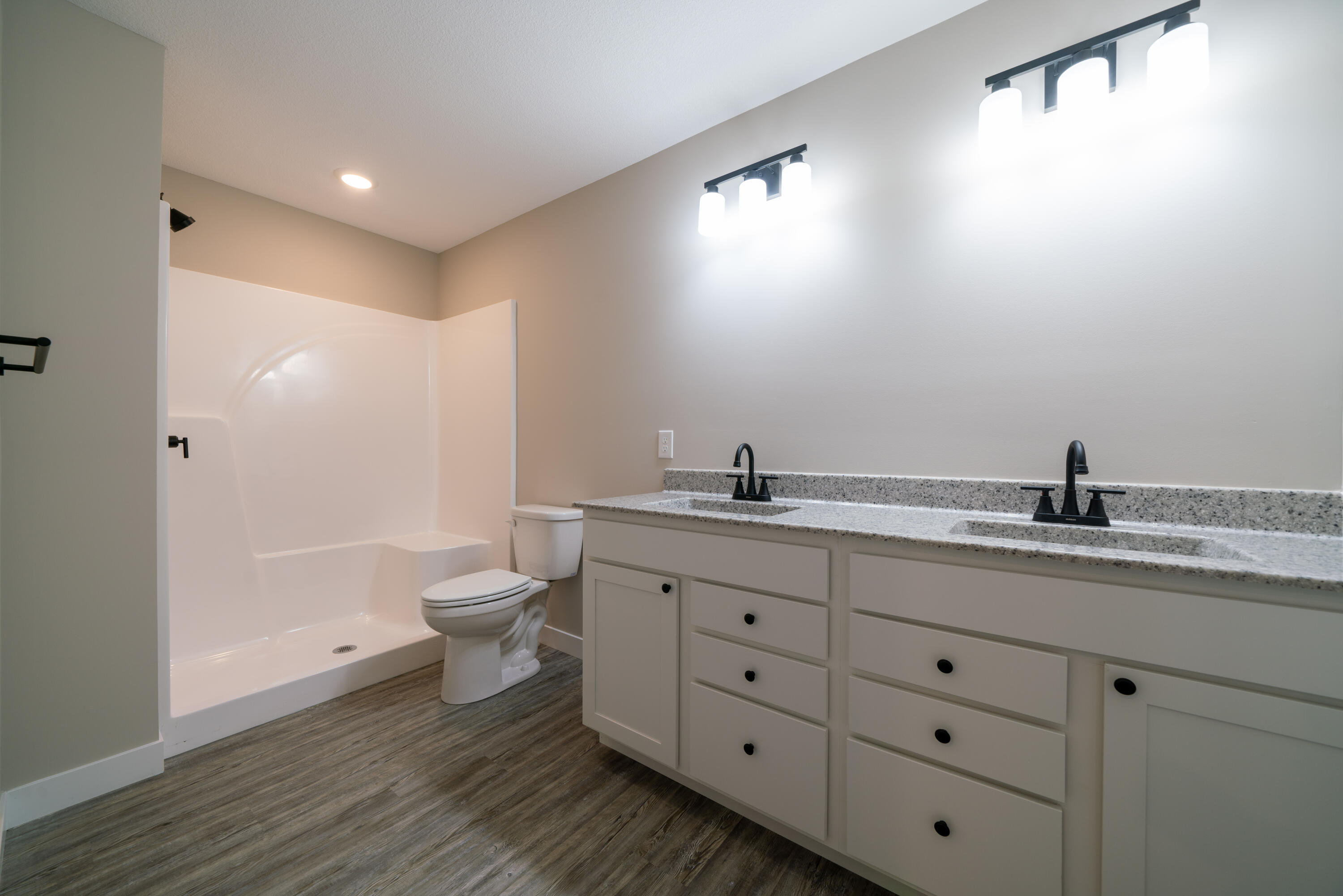 14905 Welch Drive Property Photo 18