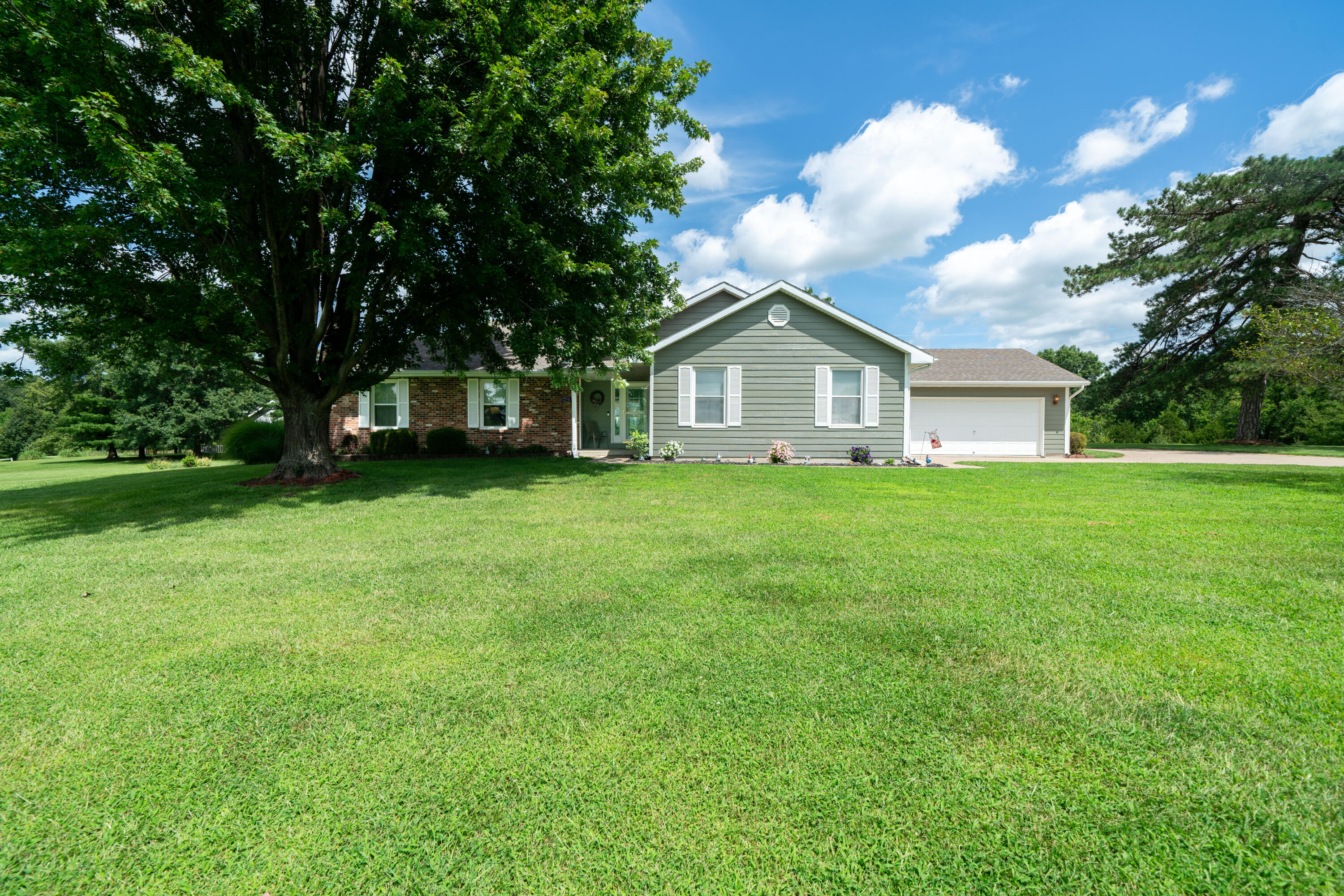 5111 E Flamingo Drive Property Photo 1