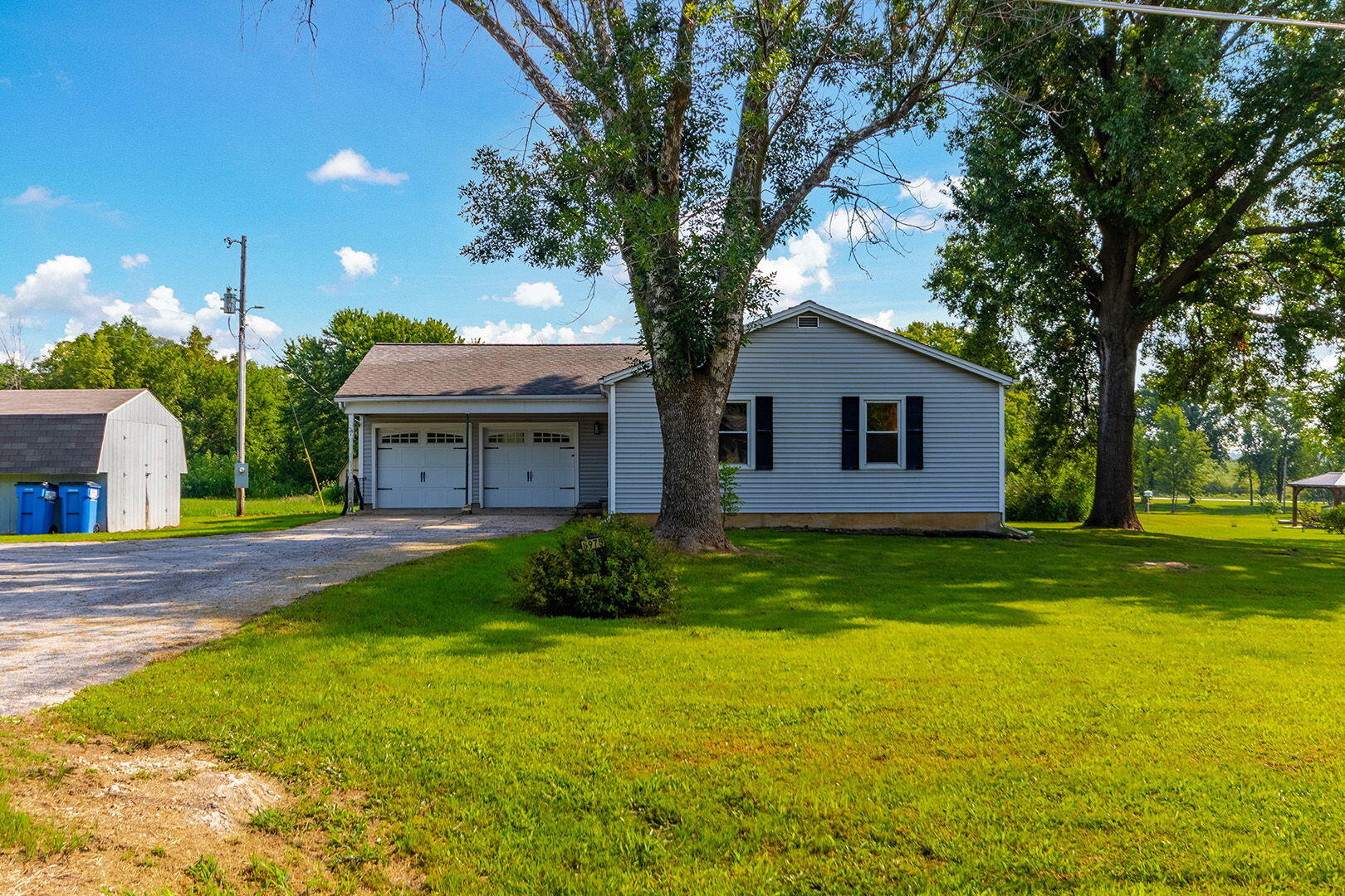 8975 State Highway 15 Property Photo 2