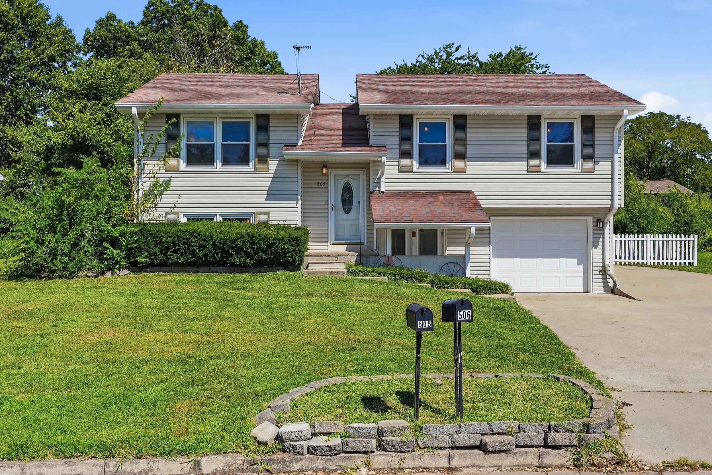 505 Canterbury Drive Property Photo 1