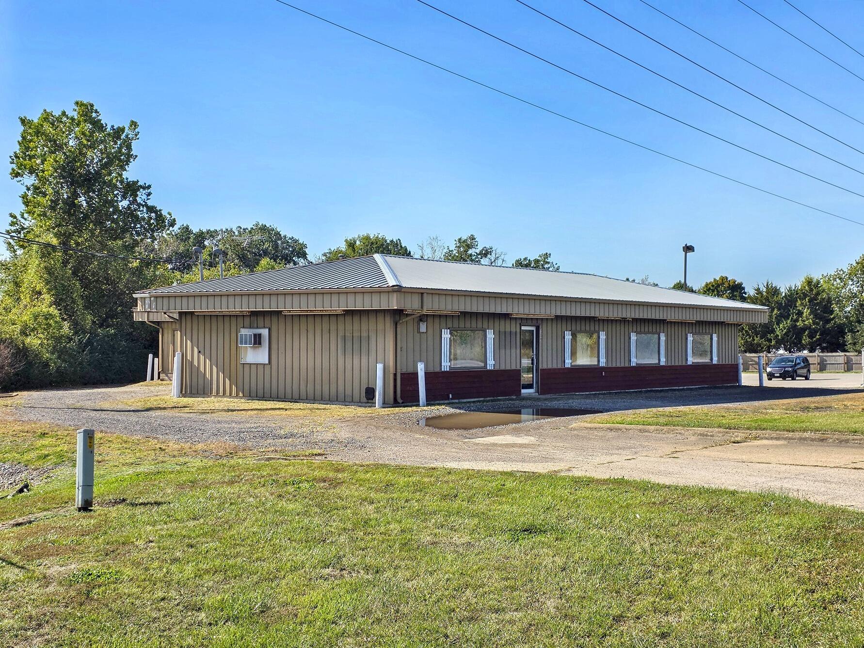 1202 W Highway 28