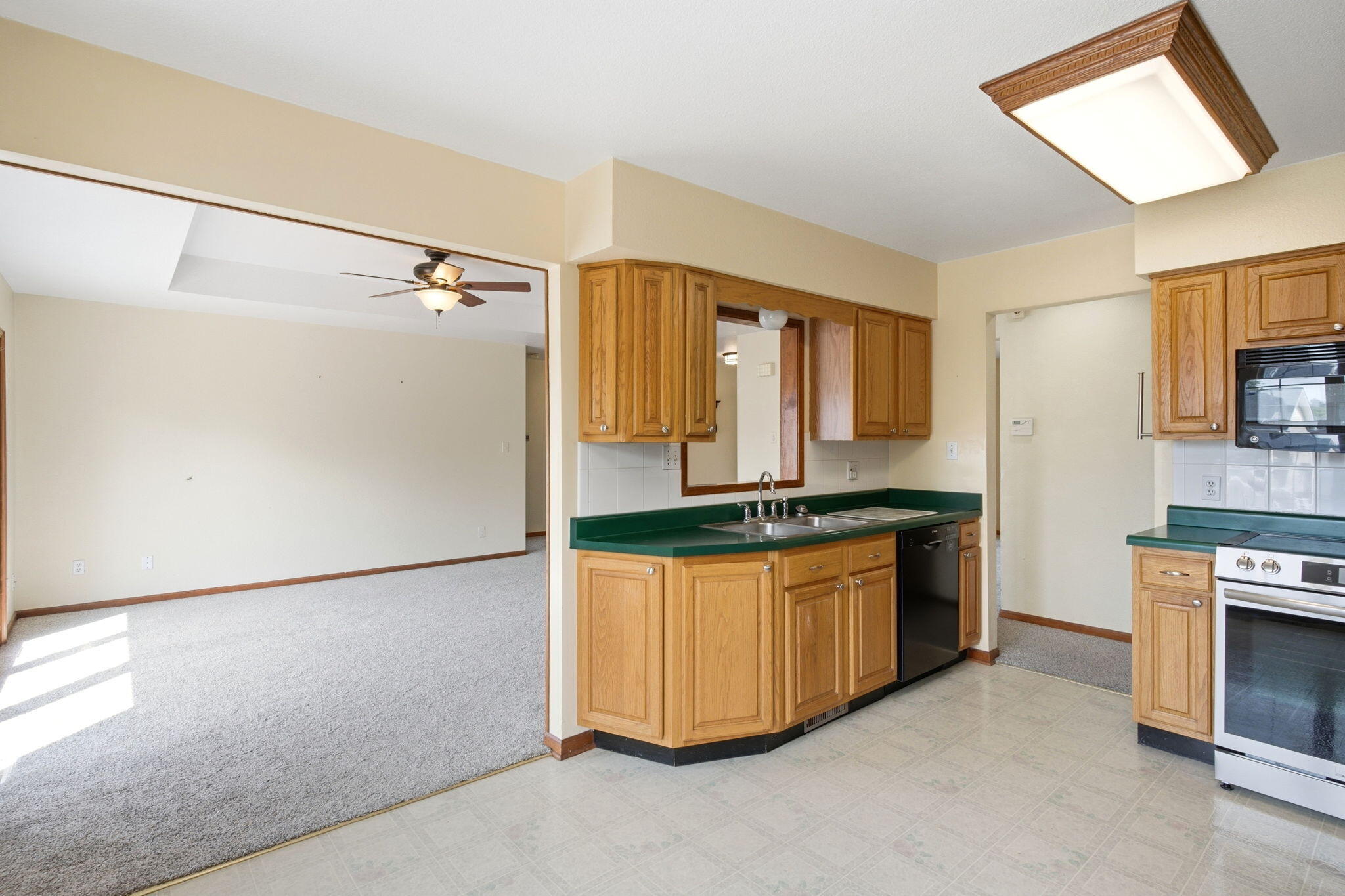 1502 E Preakness Drive Property Photo 8