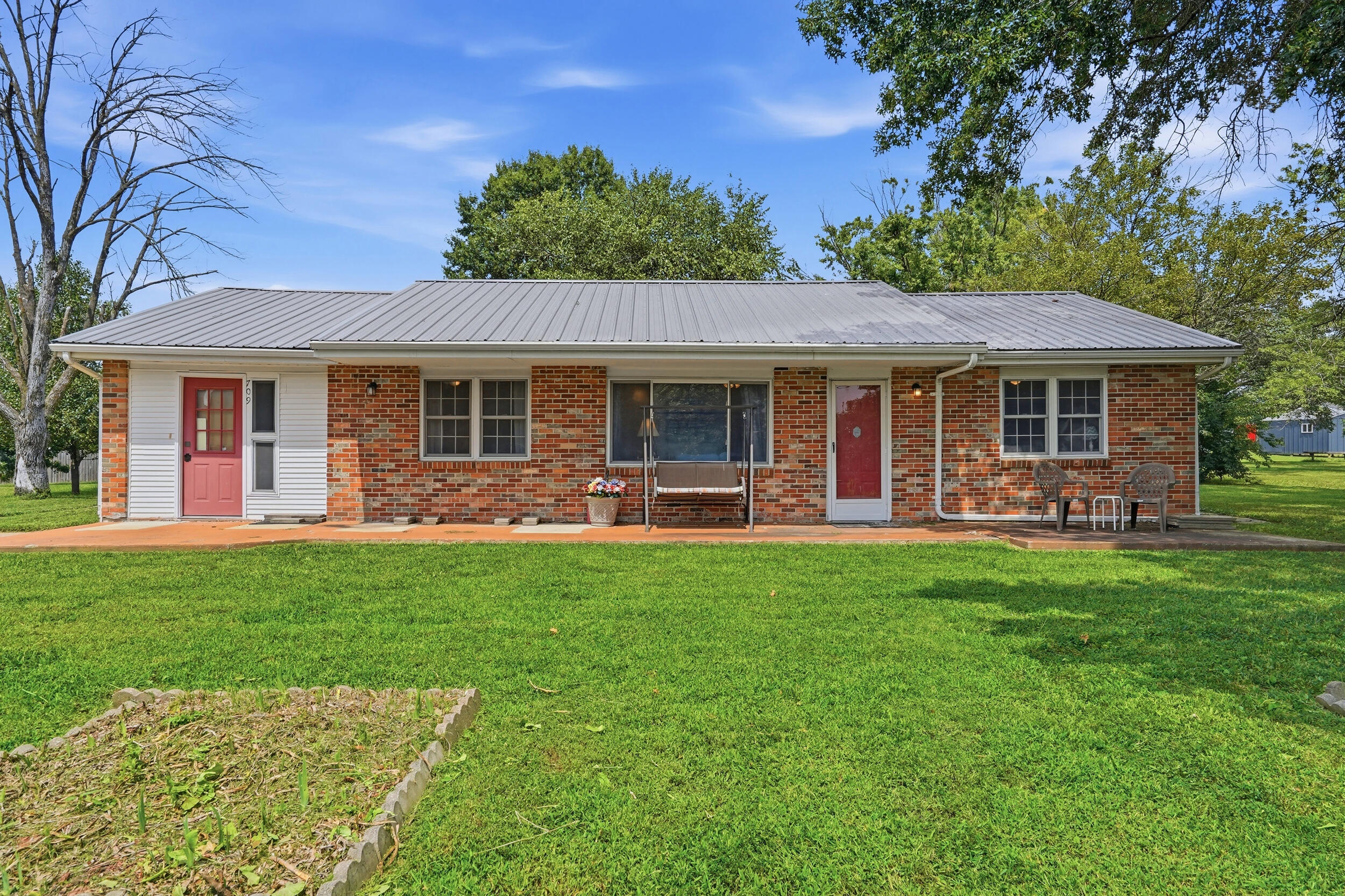 709 Canterbury Drive Property Photo 1
