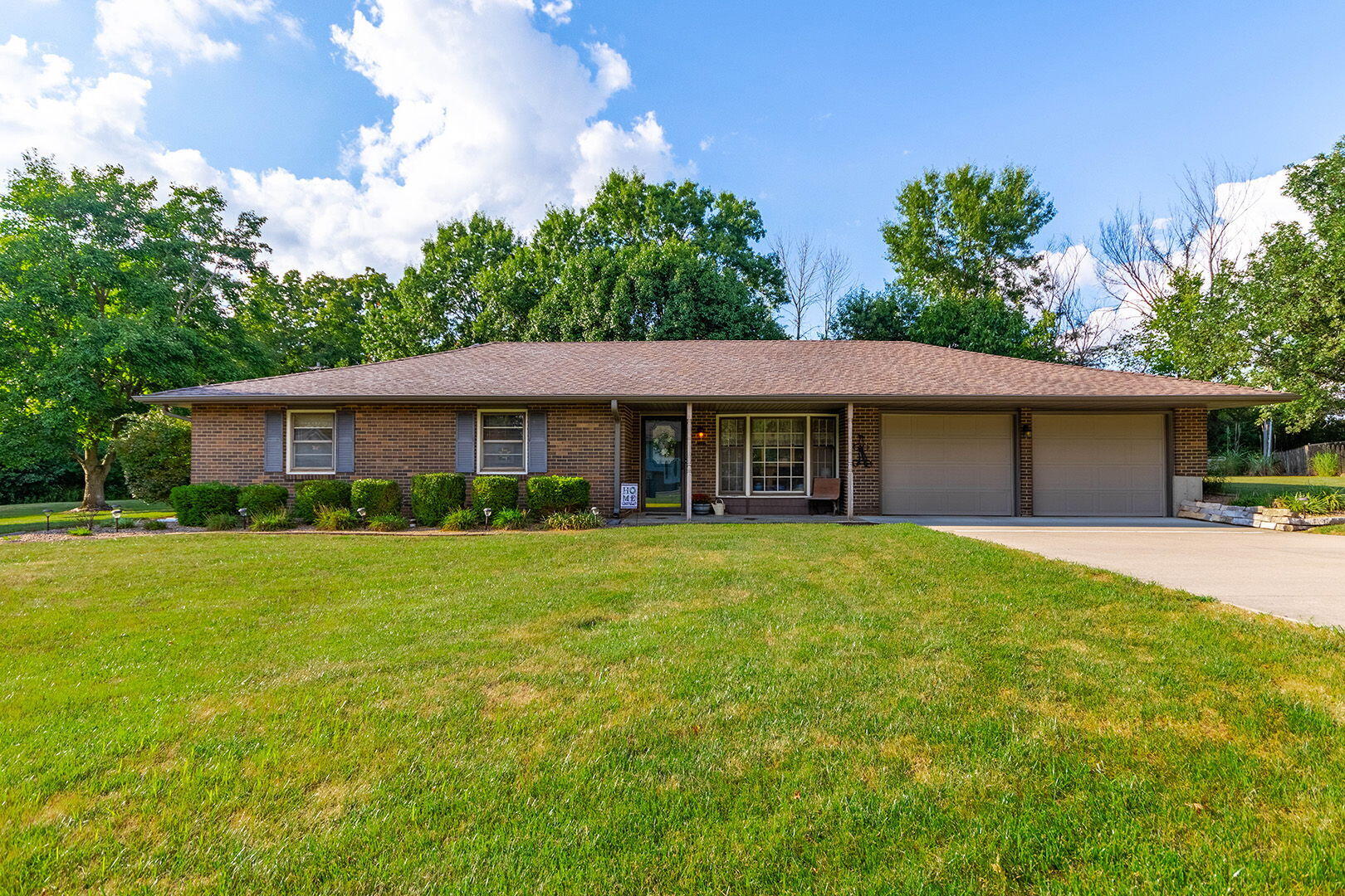 106 Meadowlake Drive Property Photo
