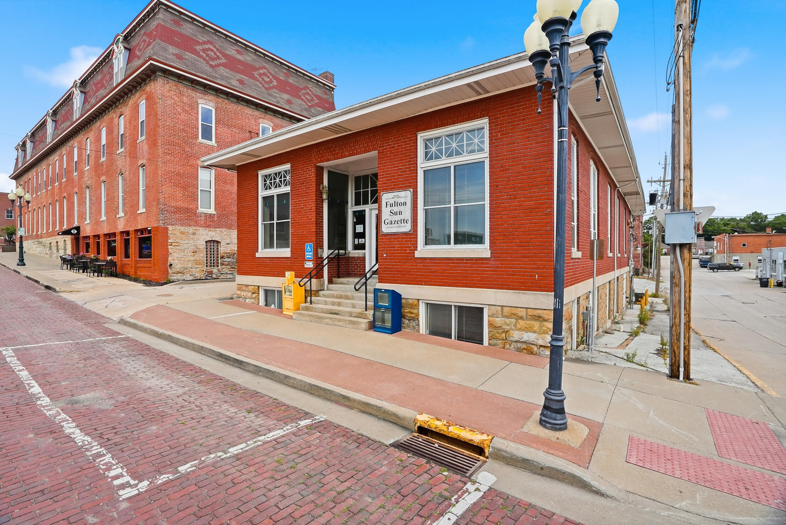 115 E 5th Street Property Photo 4