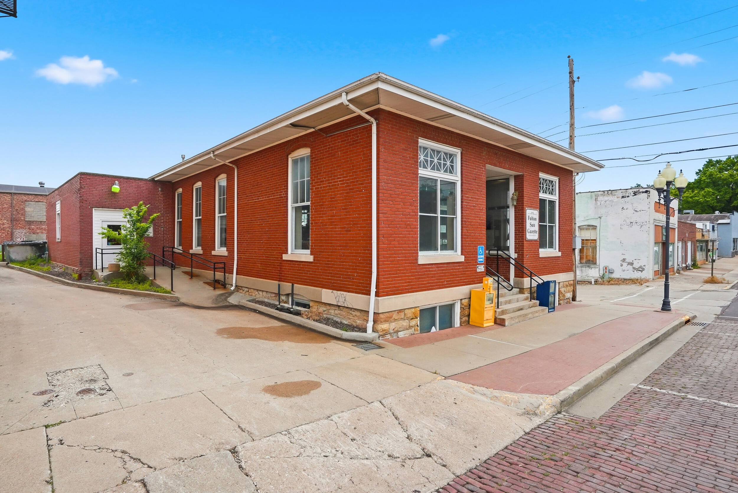 115 E 5th Street Property Photo 5