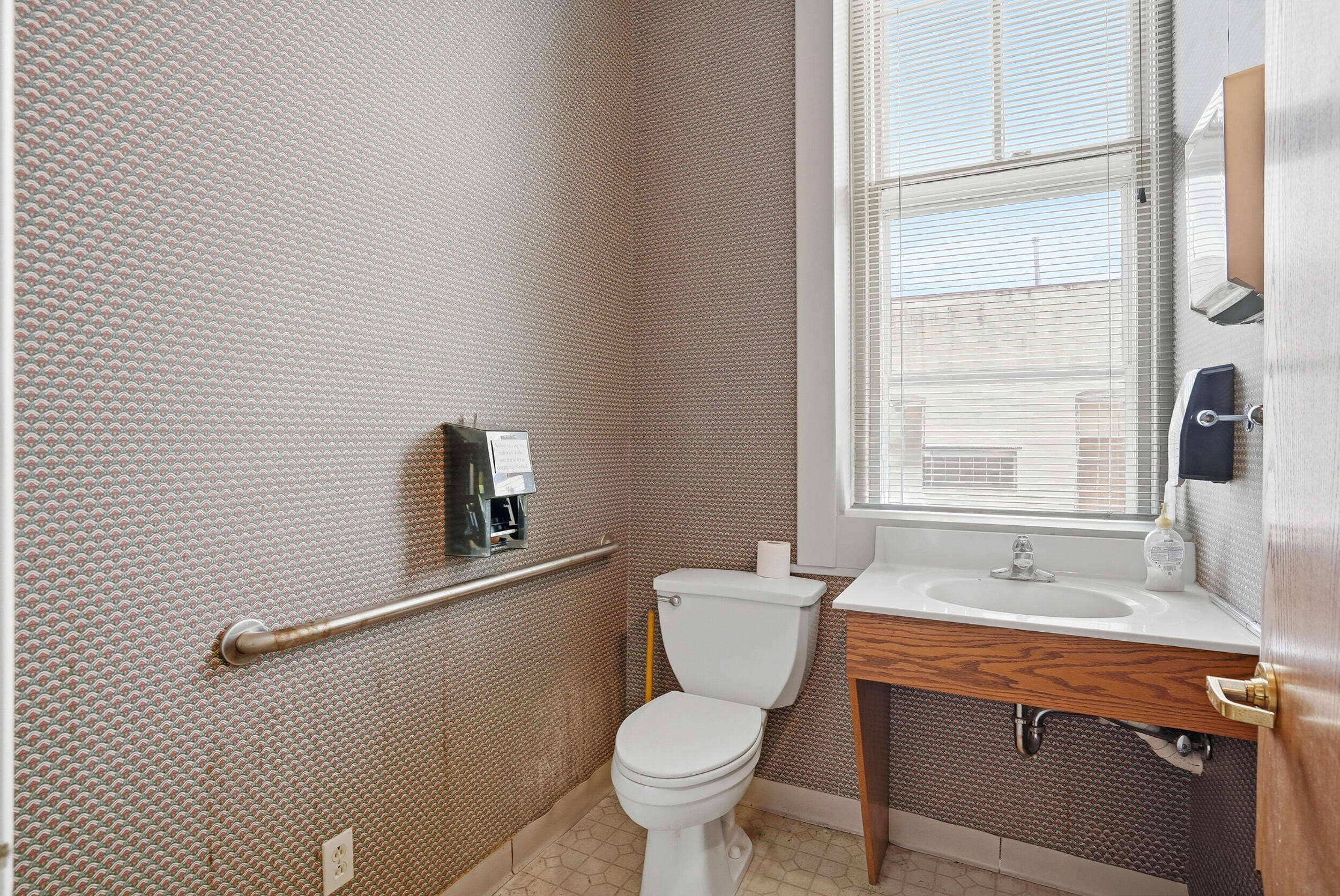 115 E 5th Street Property Photo 22