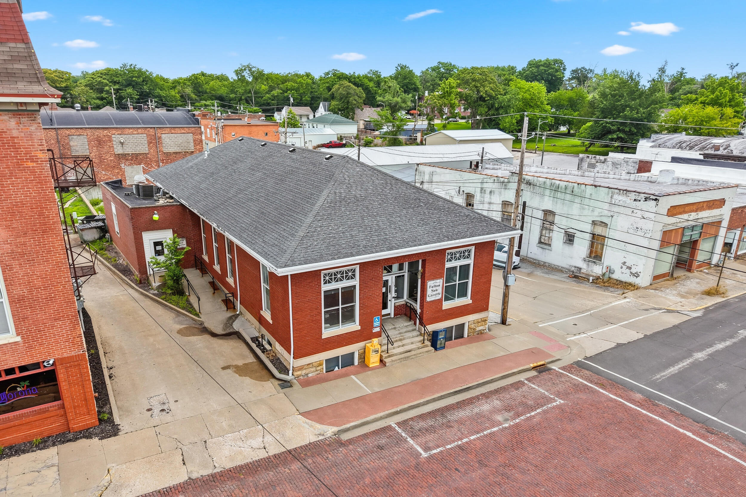 115 E 5th Street Property Photo 38