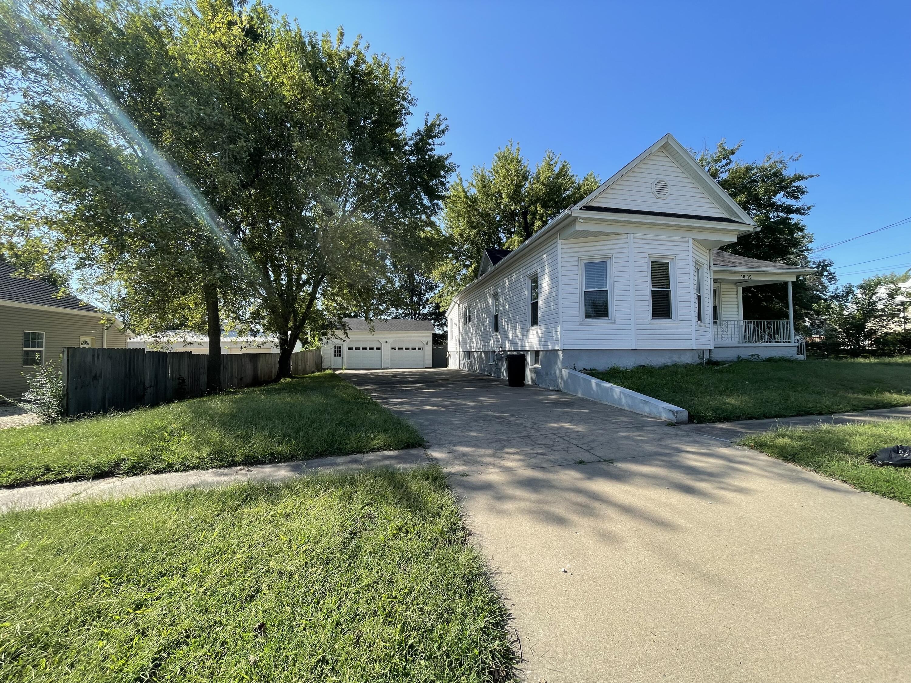 1010 E Jackson Street Property Photo 2