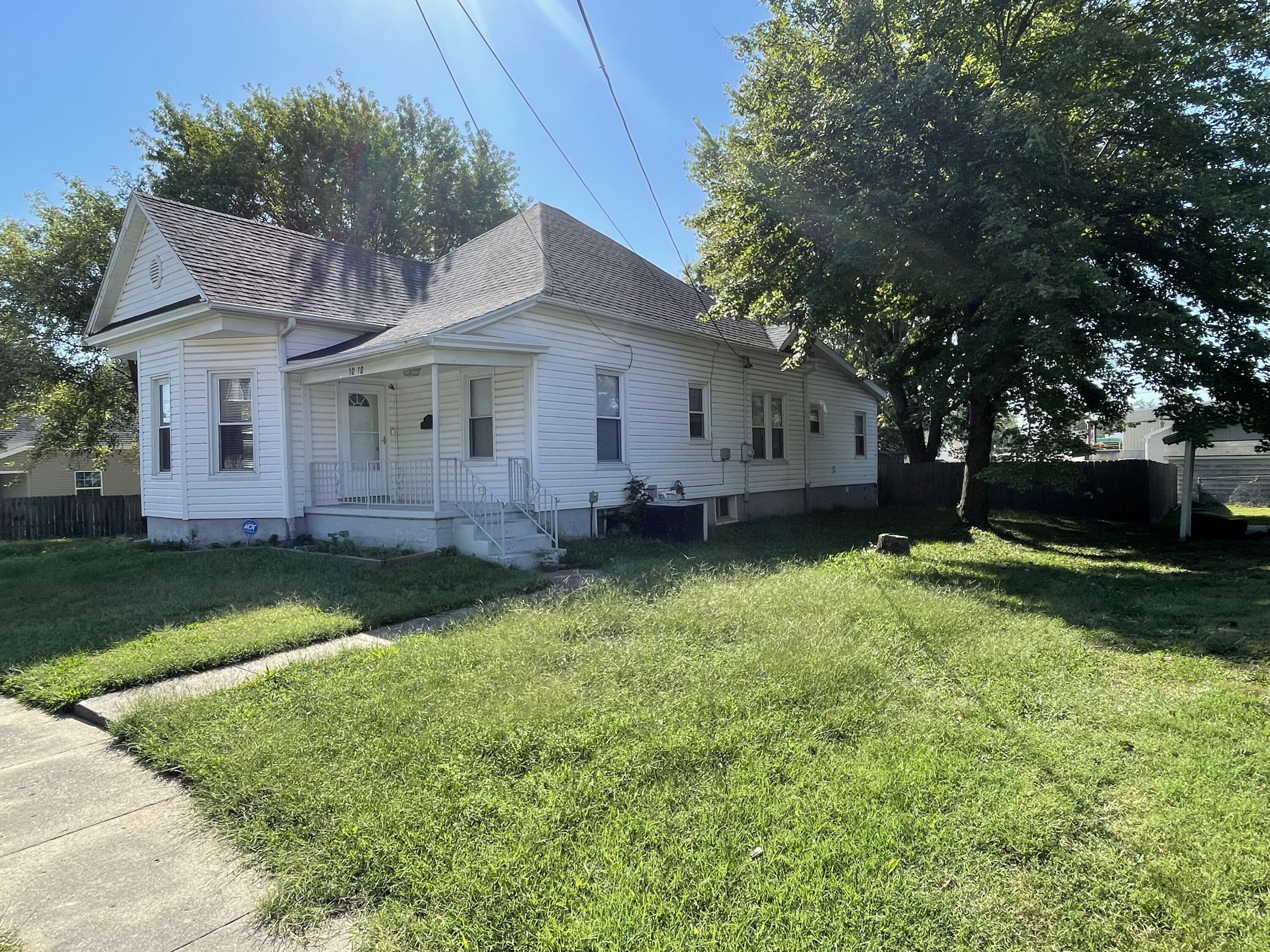 1010 E Jackson Street Property Photo 3