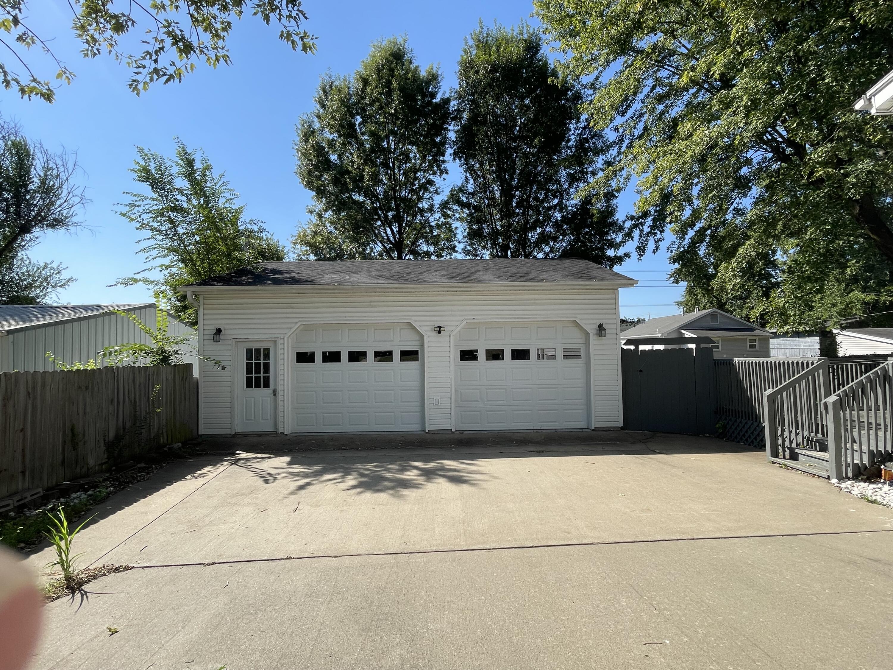 1010 E Jackson Street Property Photo 6