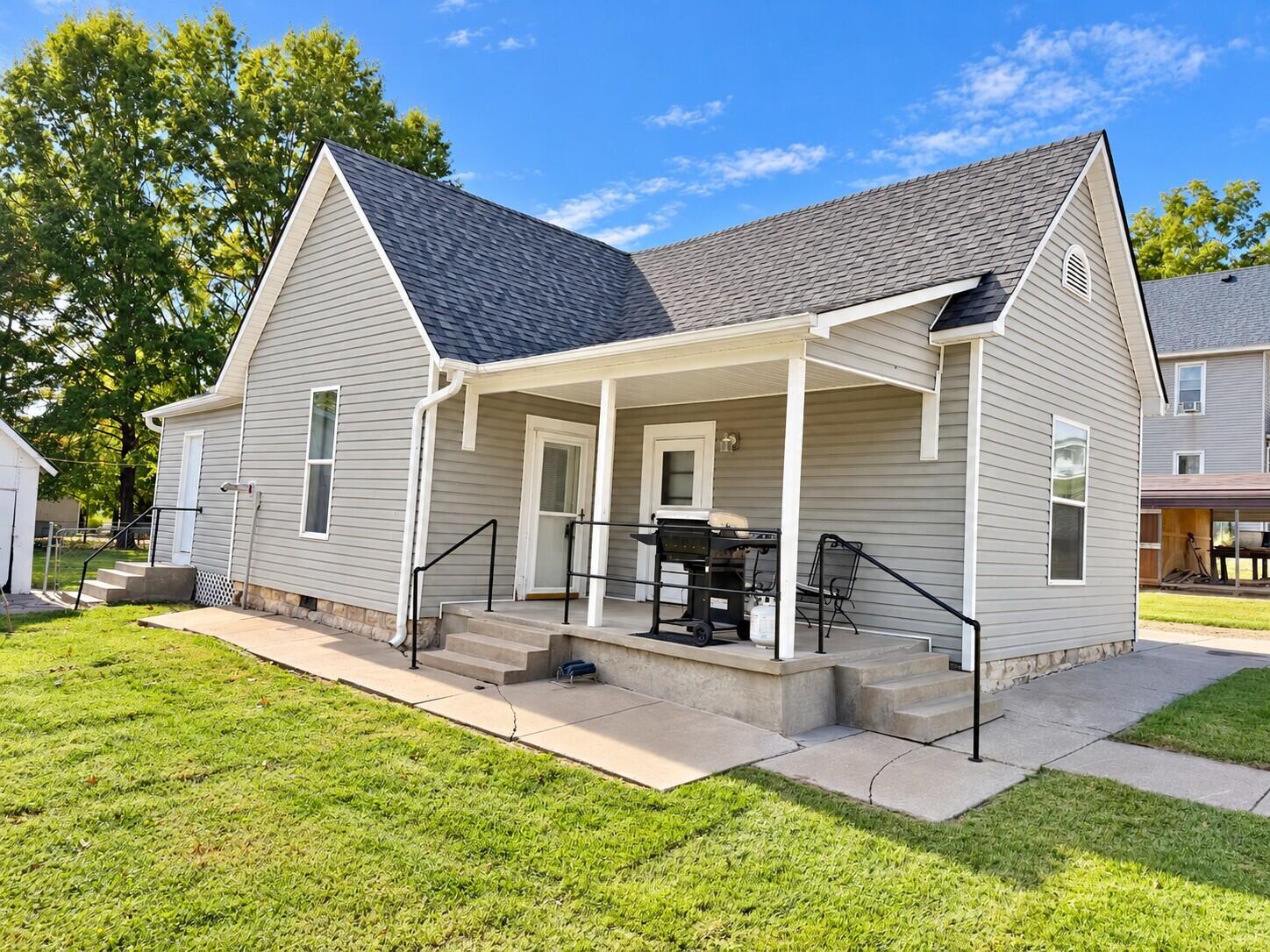 316 1st Street Property Photo 1