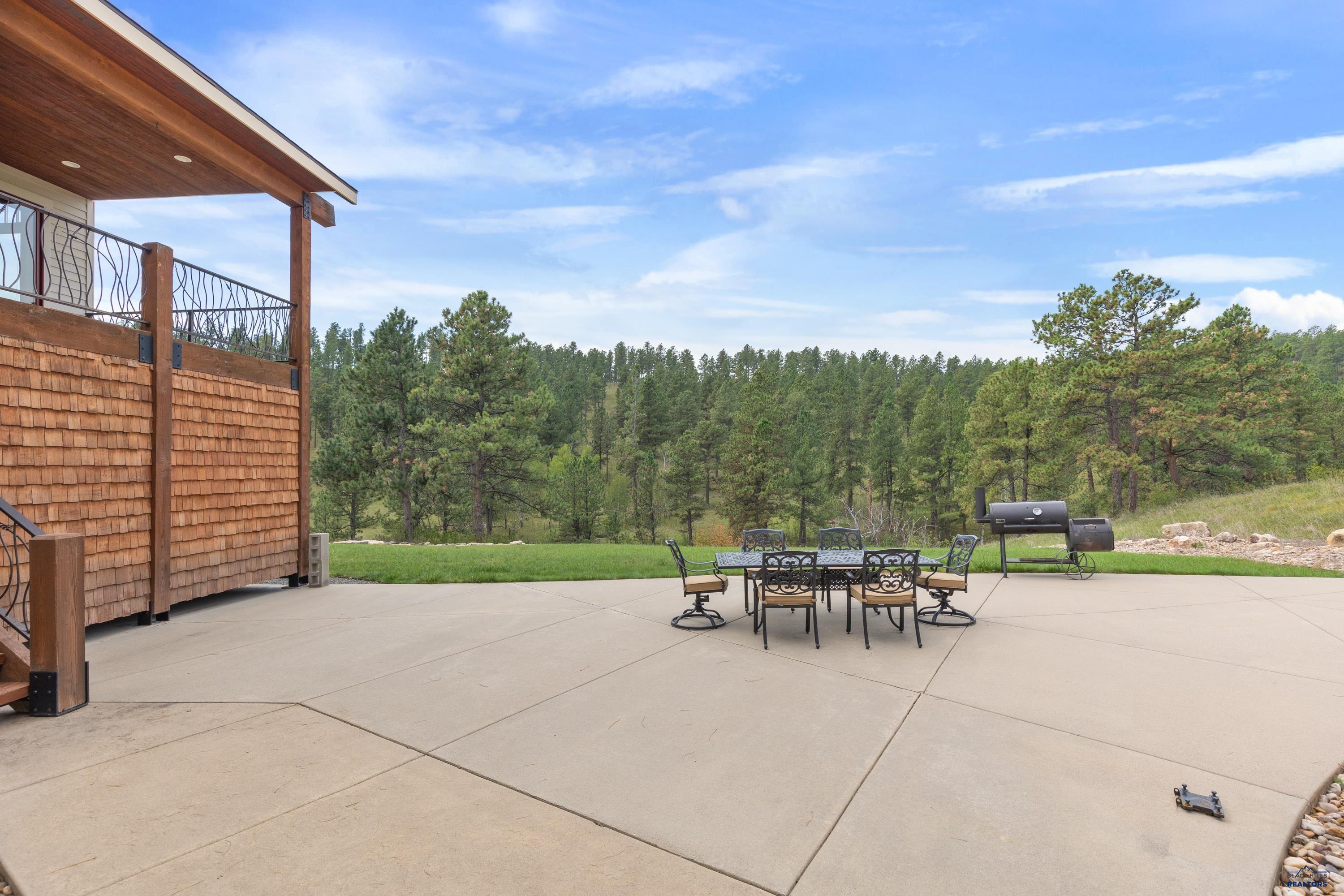 9191 Emerald Ridge Rd Property Photo 5