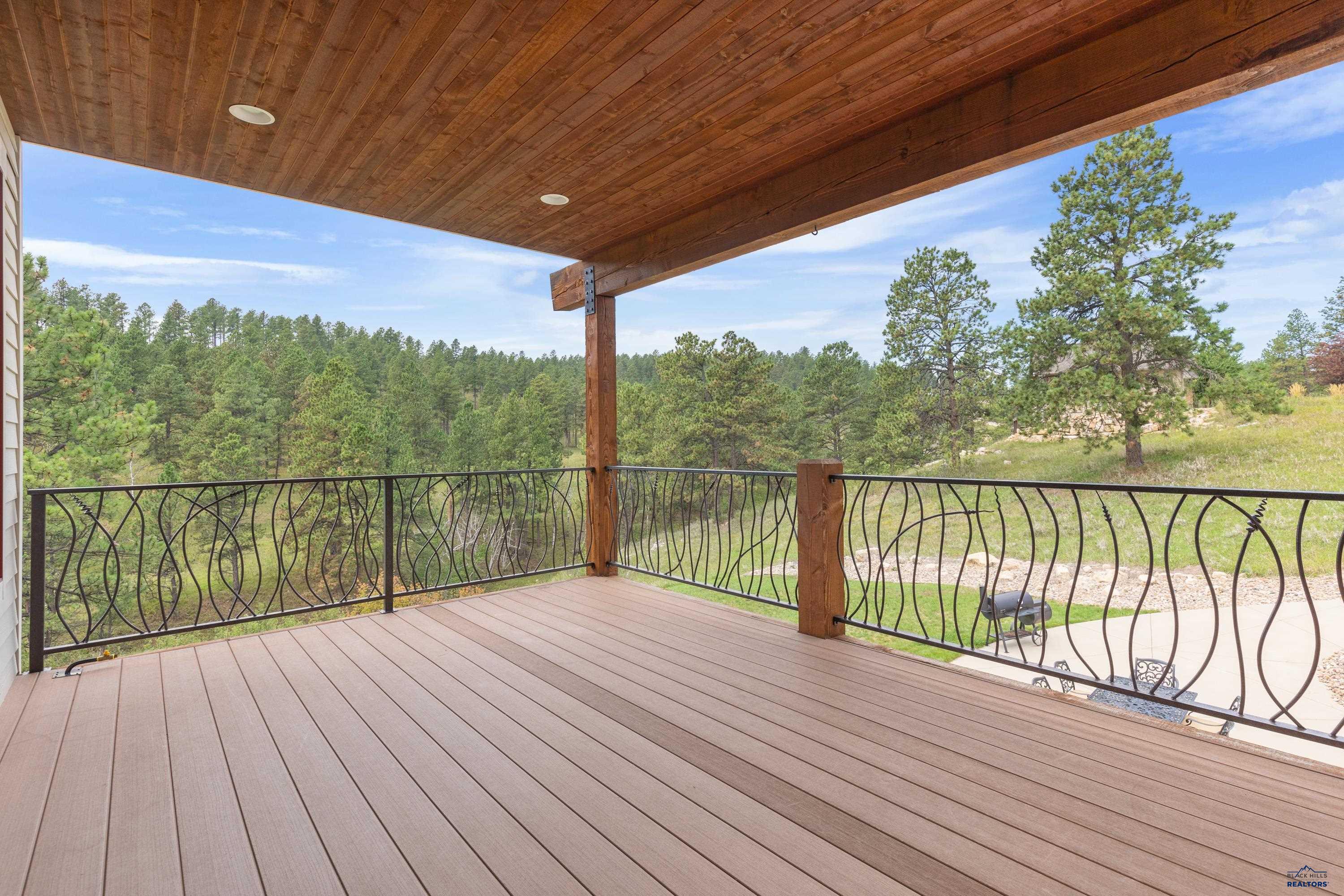 9191 Emerald Ridge Rd Property Photo 6
