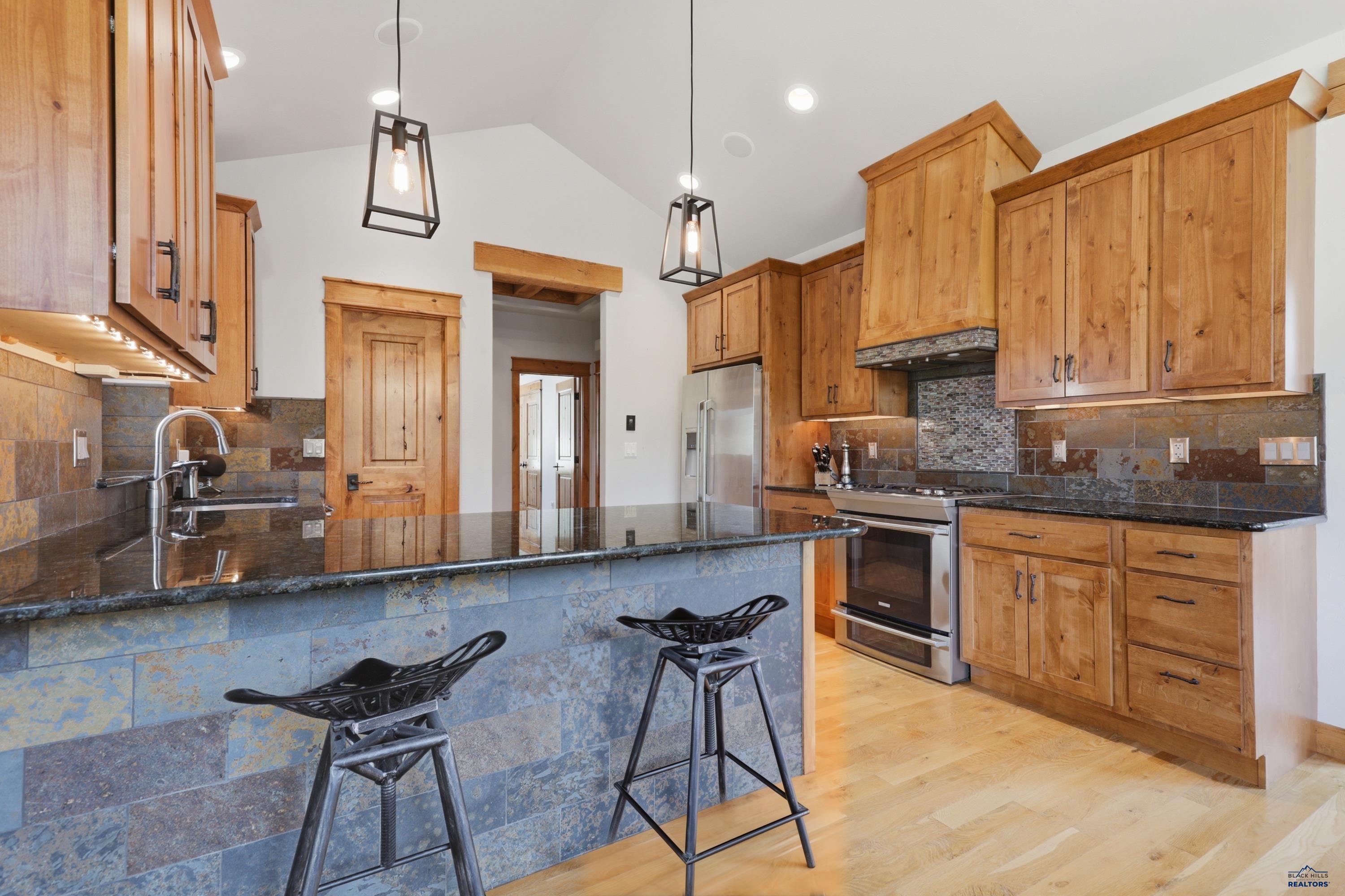 9191 Emerald Ridge Rd Property Photo 18