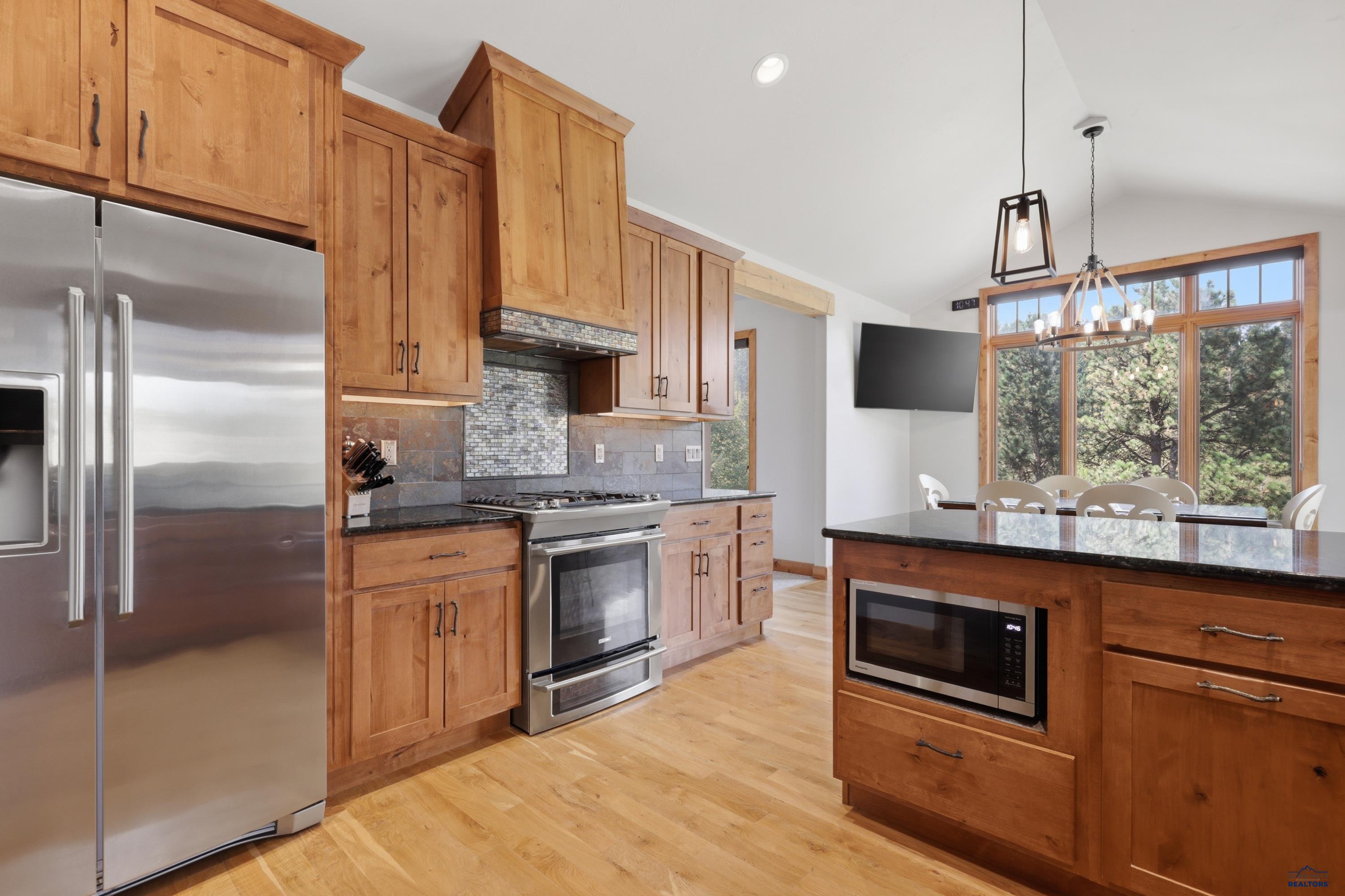9191 Emerald Ridge Rd Property Photo 20