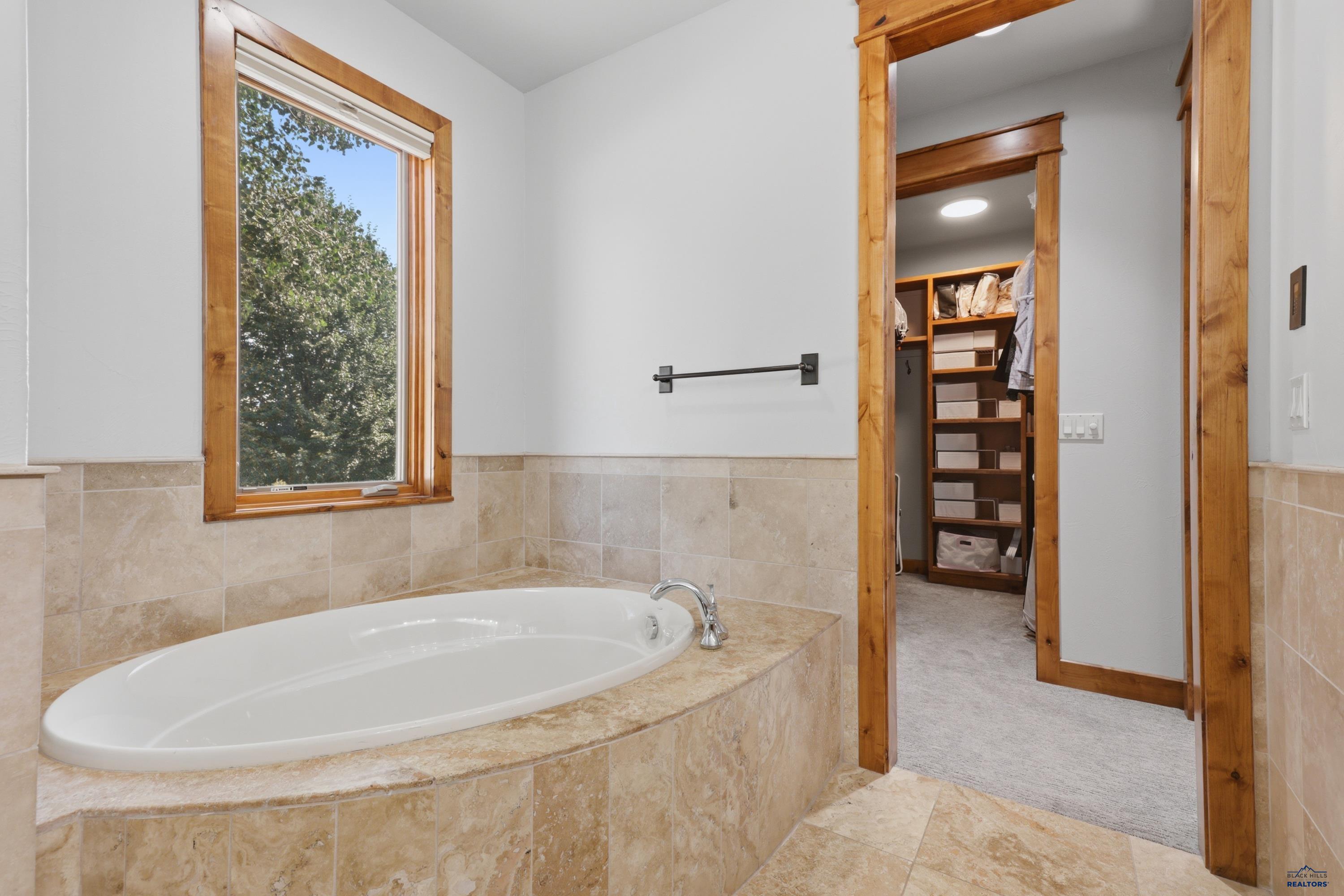 9191 Emerald Ridge Rd Property Photo 24