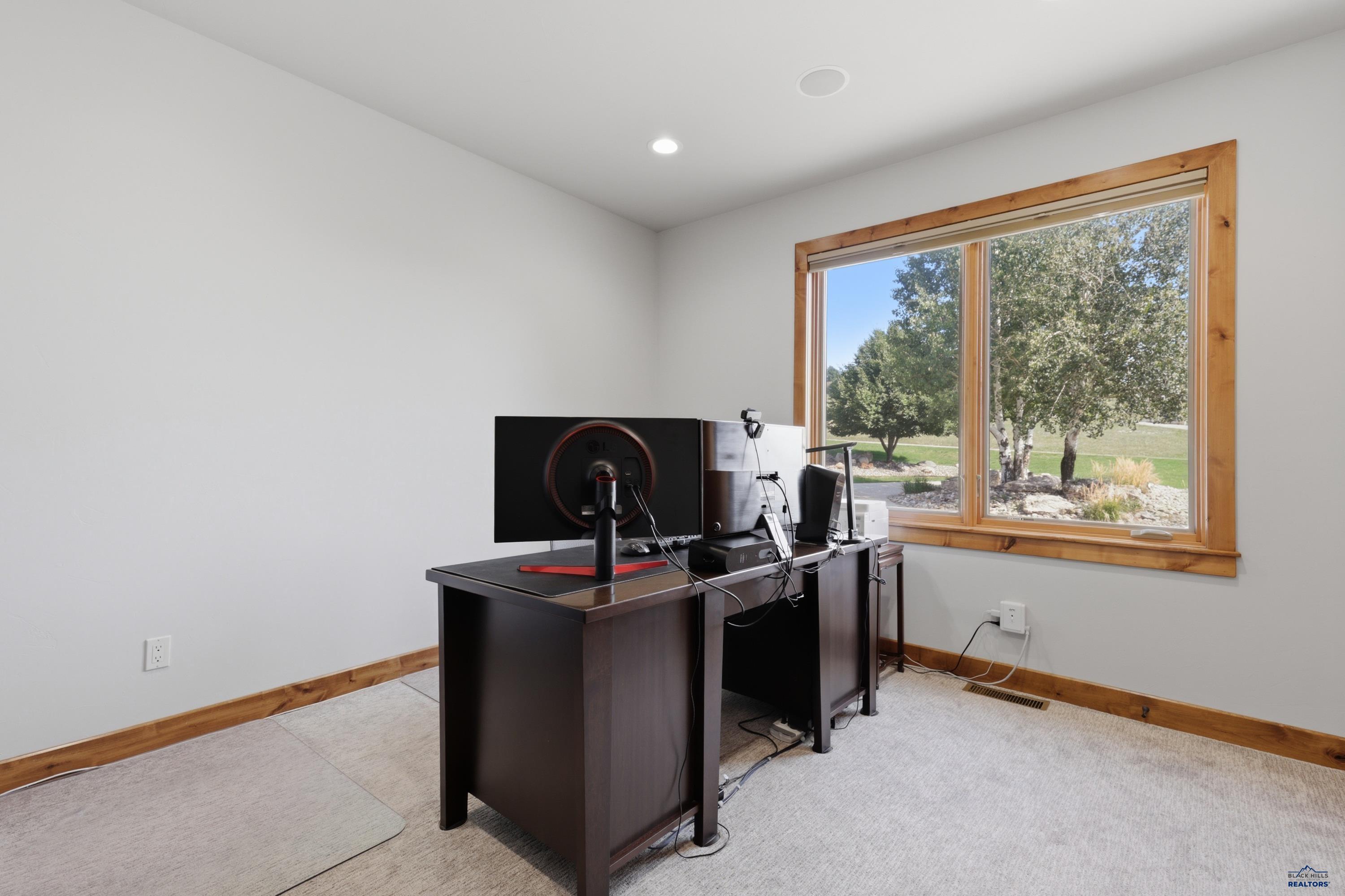 9191 Emerald Ridge Rd Property Photo 25