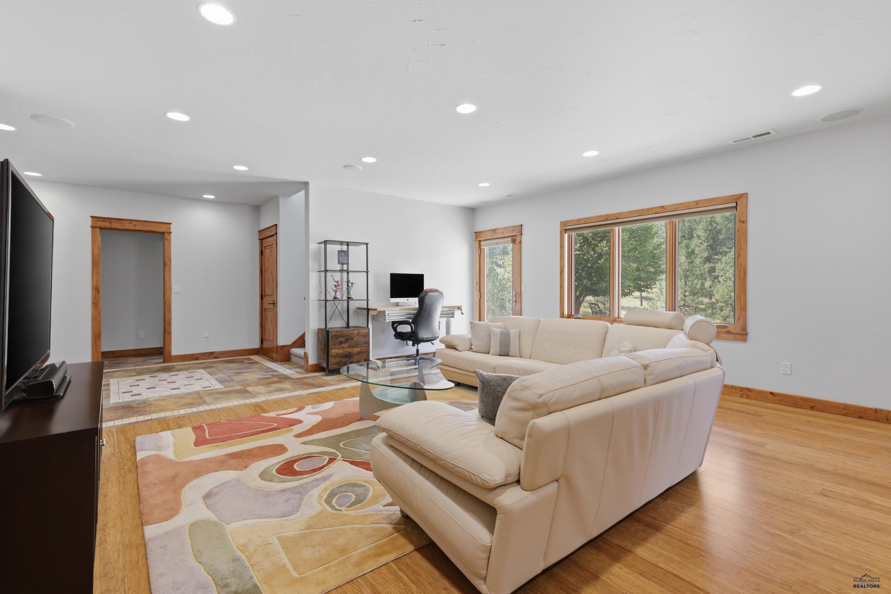 9191 Emerald Ridge Rd Property Photo 30