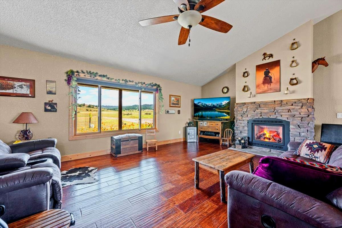 445 Inyan Kara Creek Road Property Photo 9