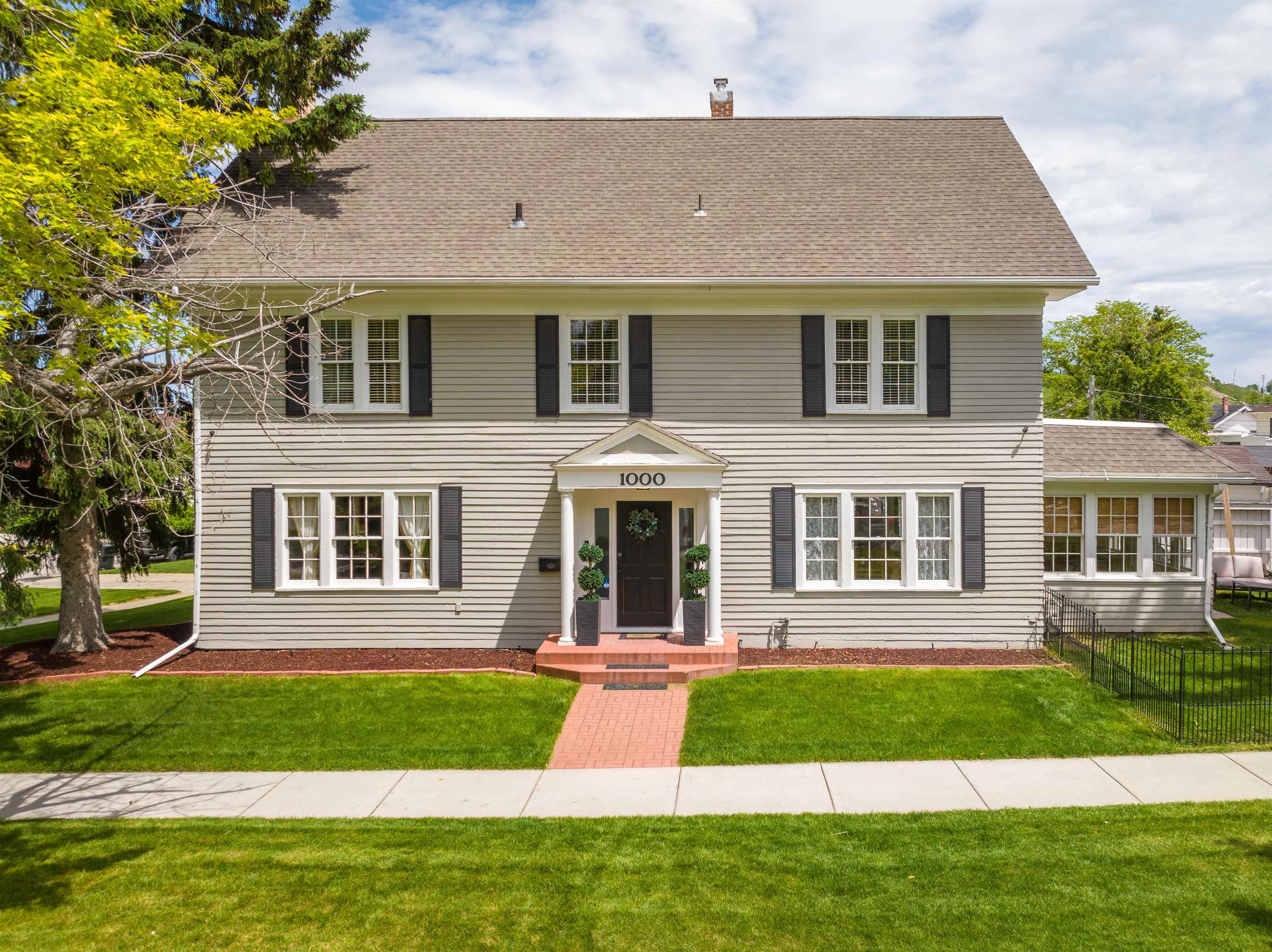 1000 West Boulevard Property Photo 1