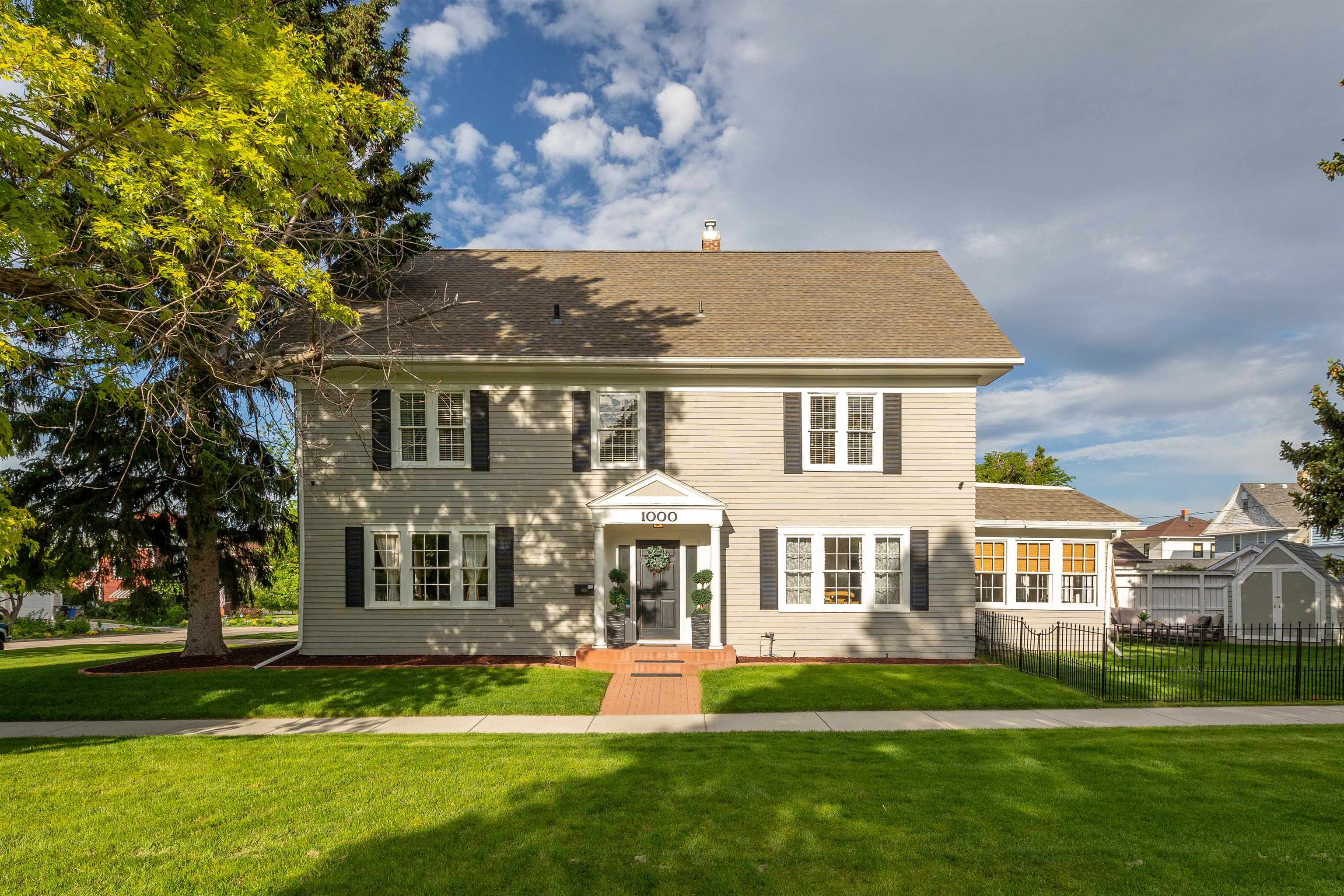 1000 West Boulevard Property Photo 2