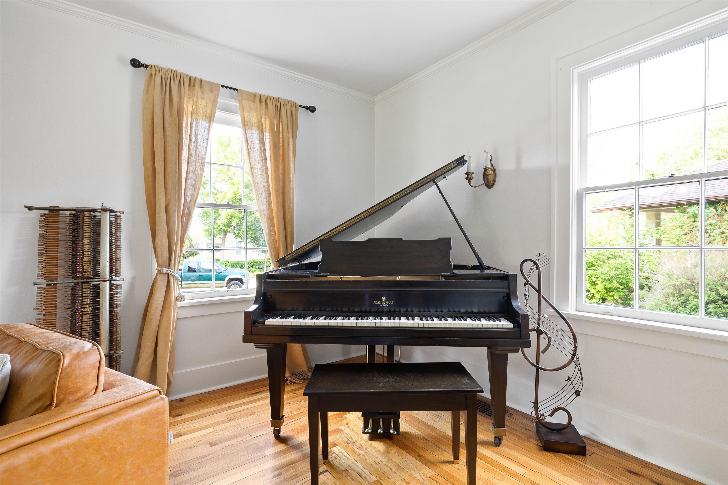 1000 West Boulevard Property Photo 11