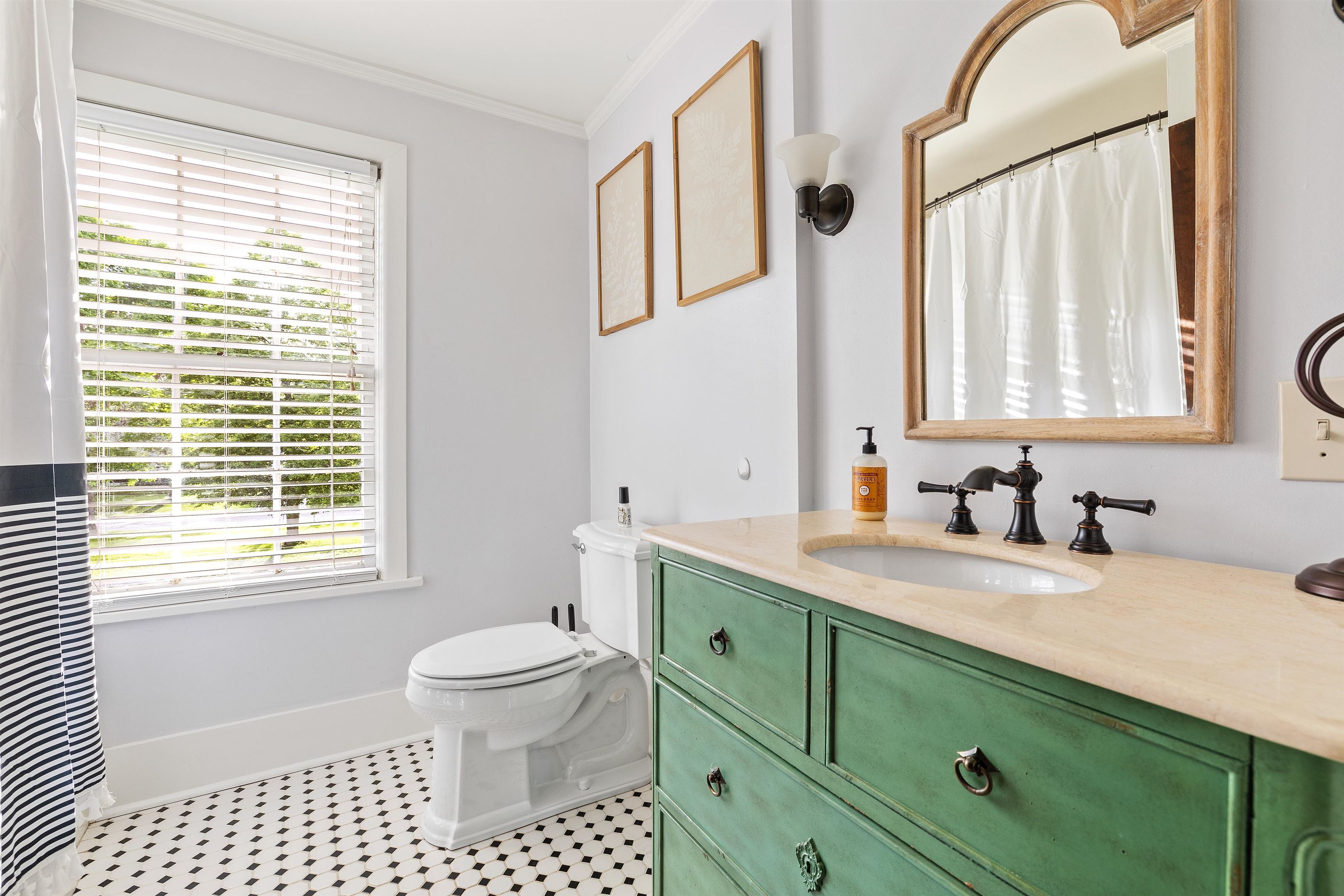 1000 West Boulevard Property Photo 24