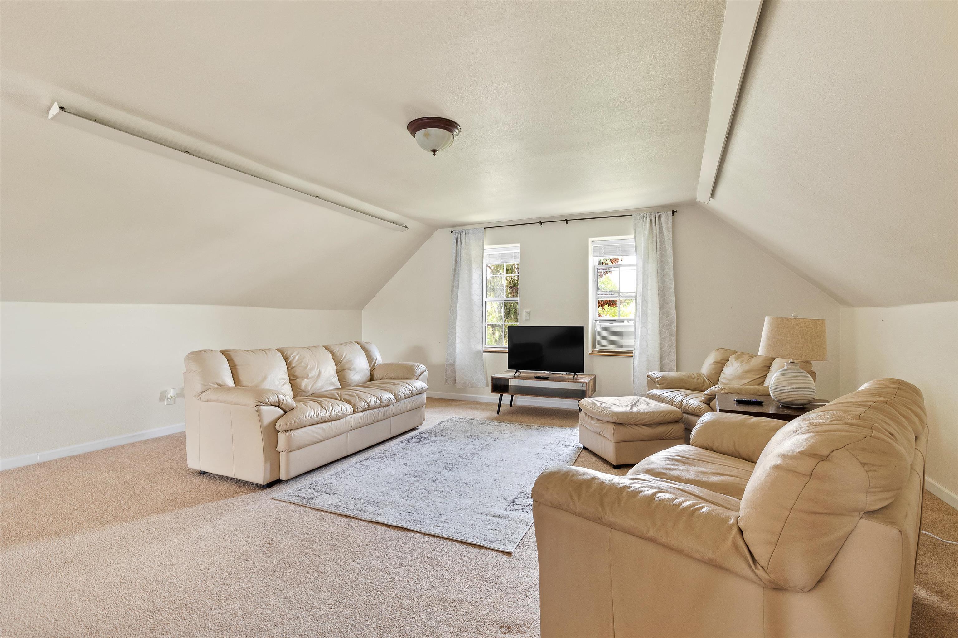 1000 West Boulevard Property Photo 32