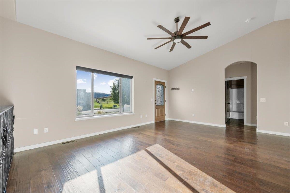 1722 Iron Horse Loop Property Photo 4