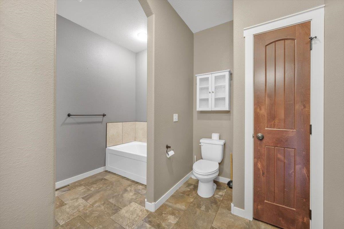 1722 Iron Horse Loop Property Photo 15