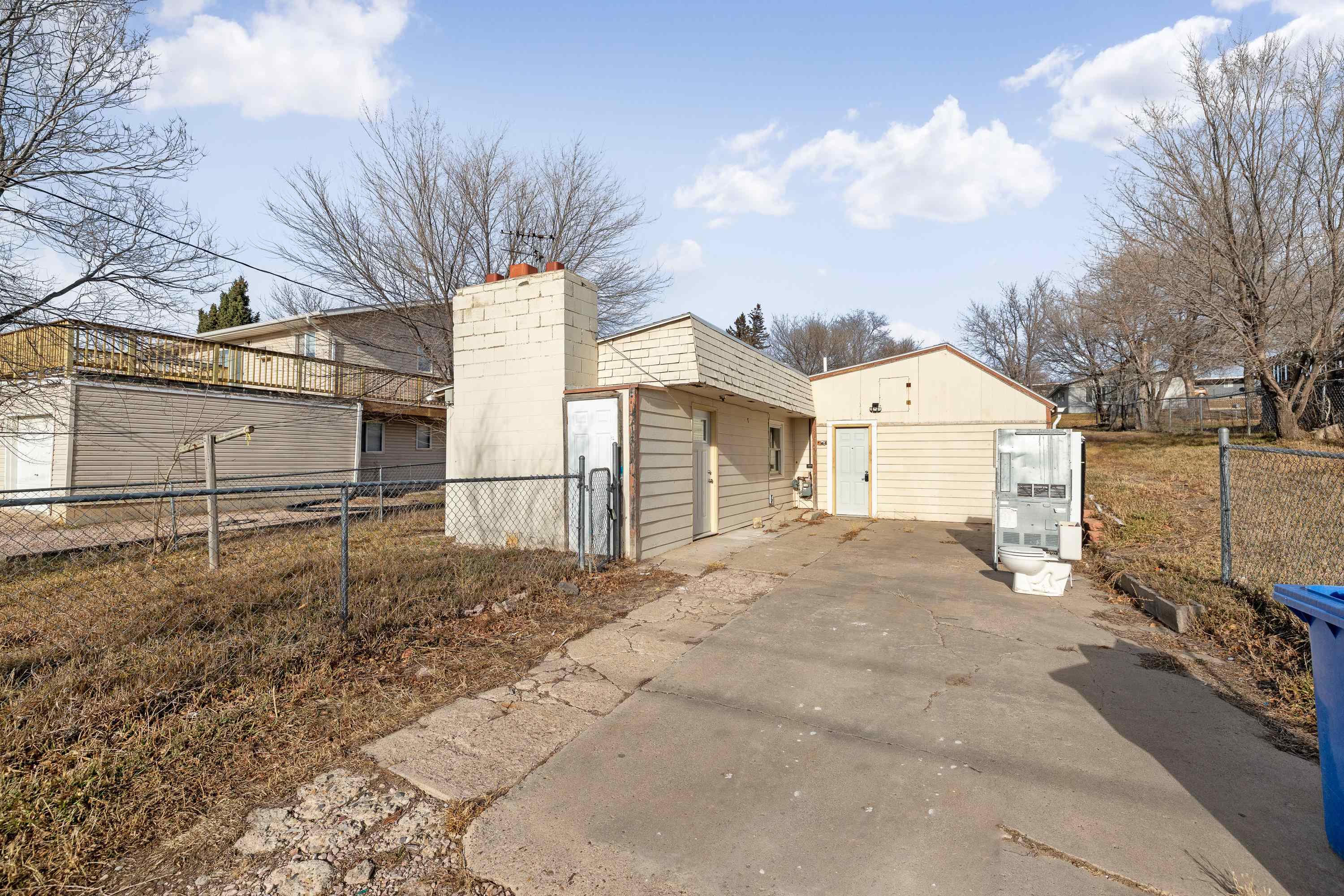 121 E College Avenue Property Photo 16