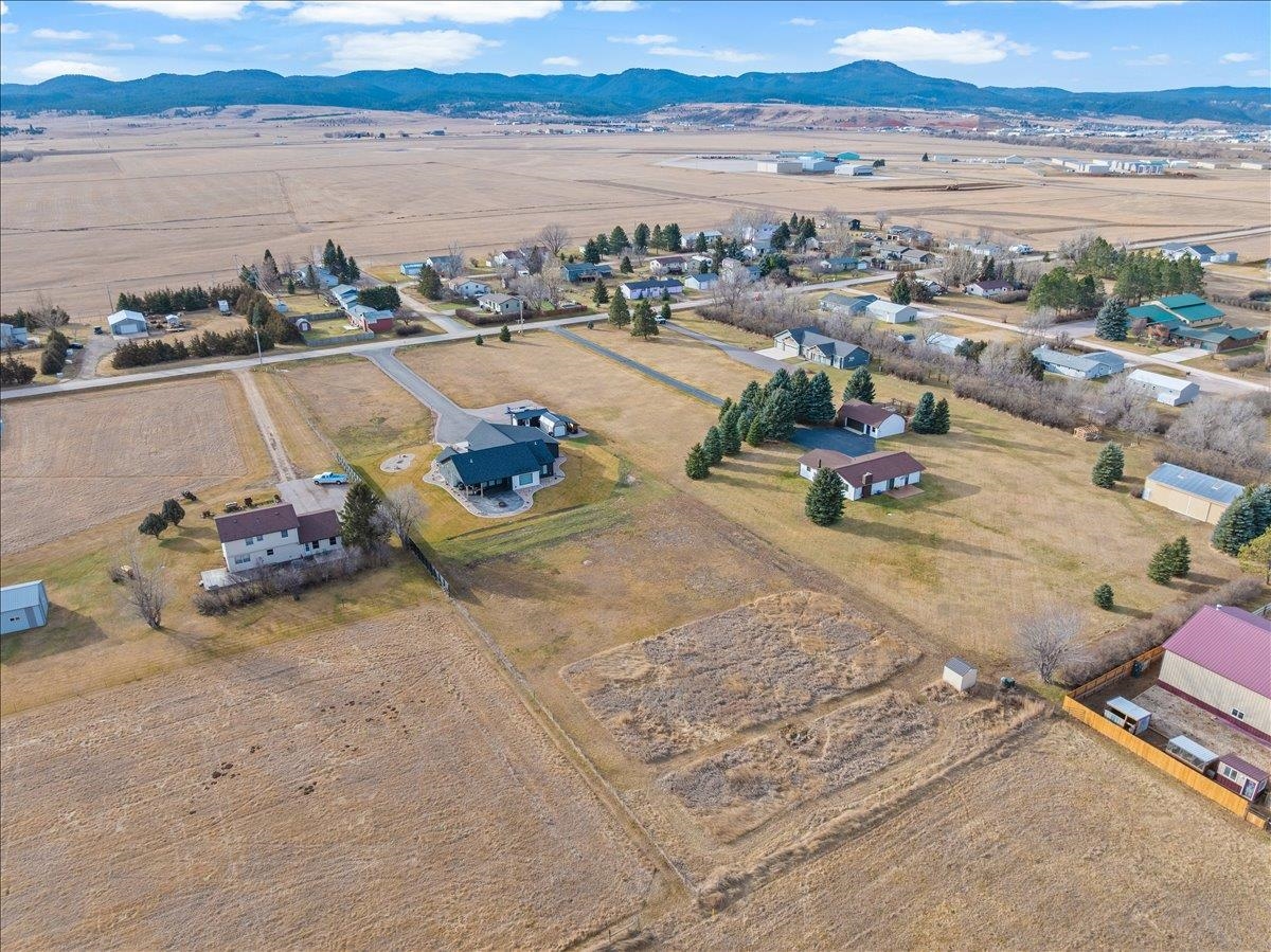 5170 Airport Road Property Photo 9