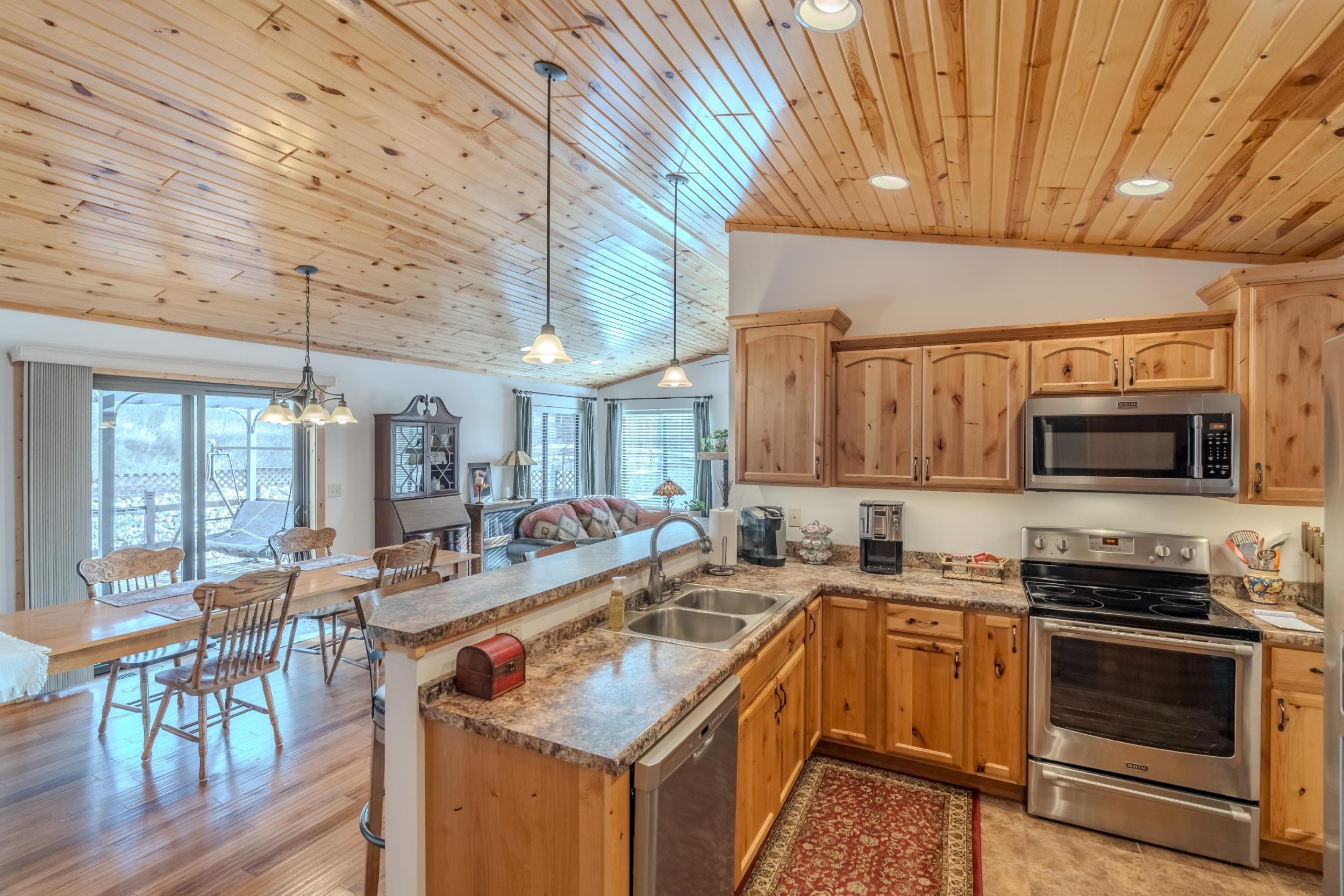 26020 Golden Willow Parkway Property Photo 8