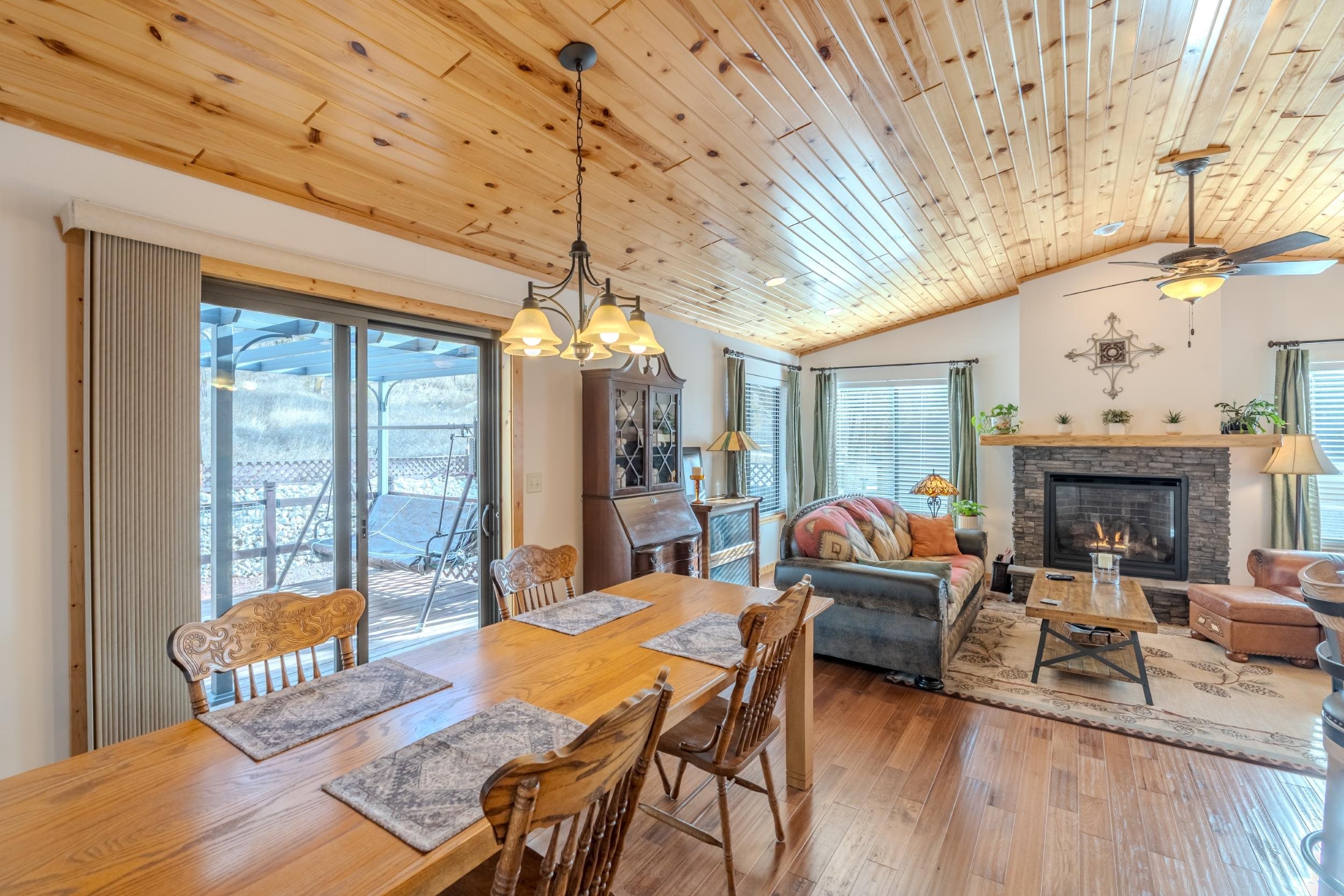 26020 Golden Willow Parkway Property Photo 11