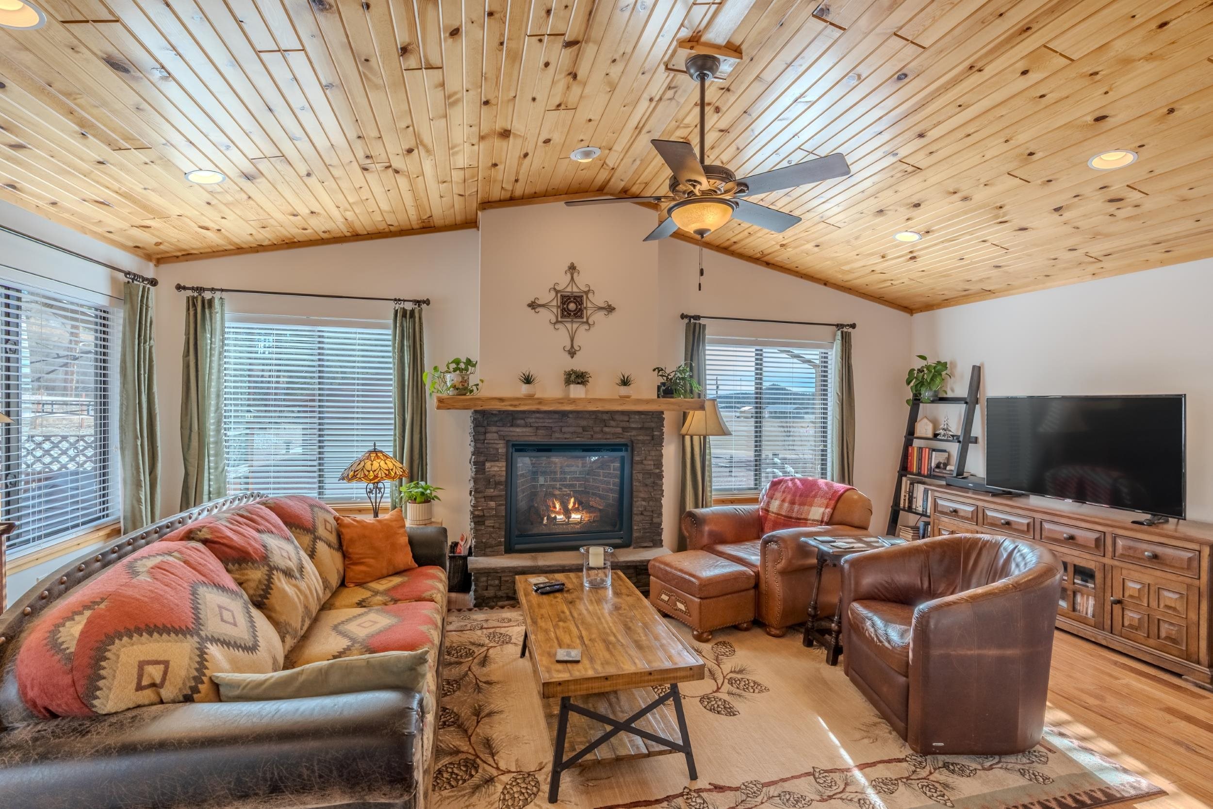 26020 Golden Willow Parkway Property Photo 13