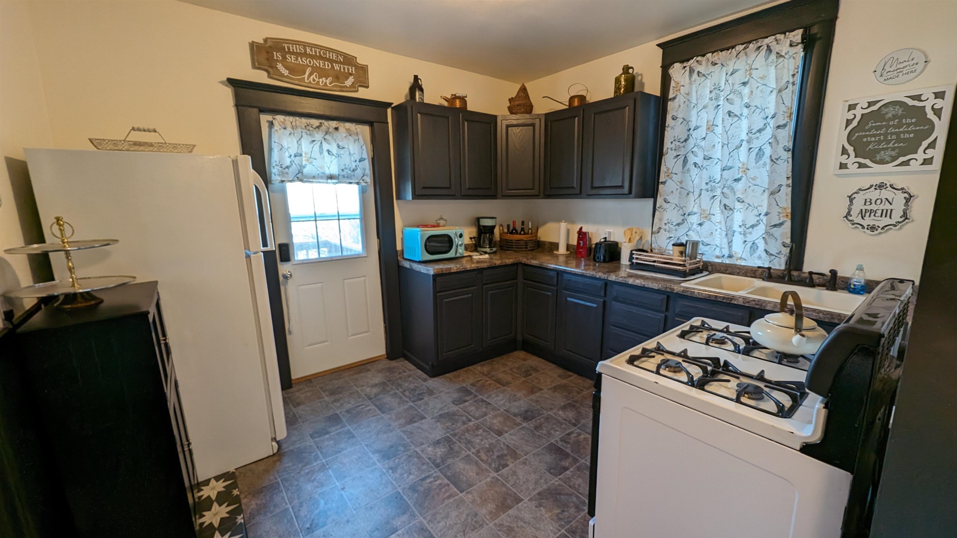 610 Sawyer Street Property Photo 11