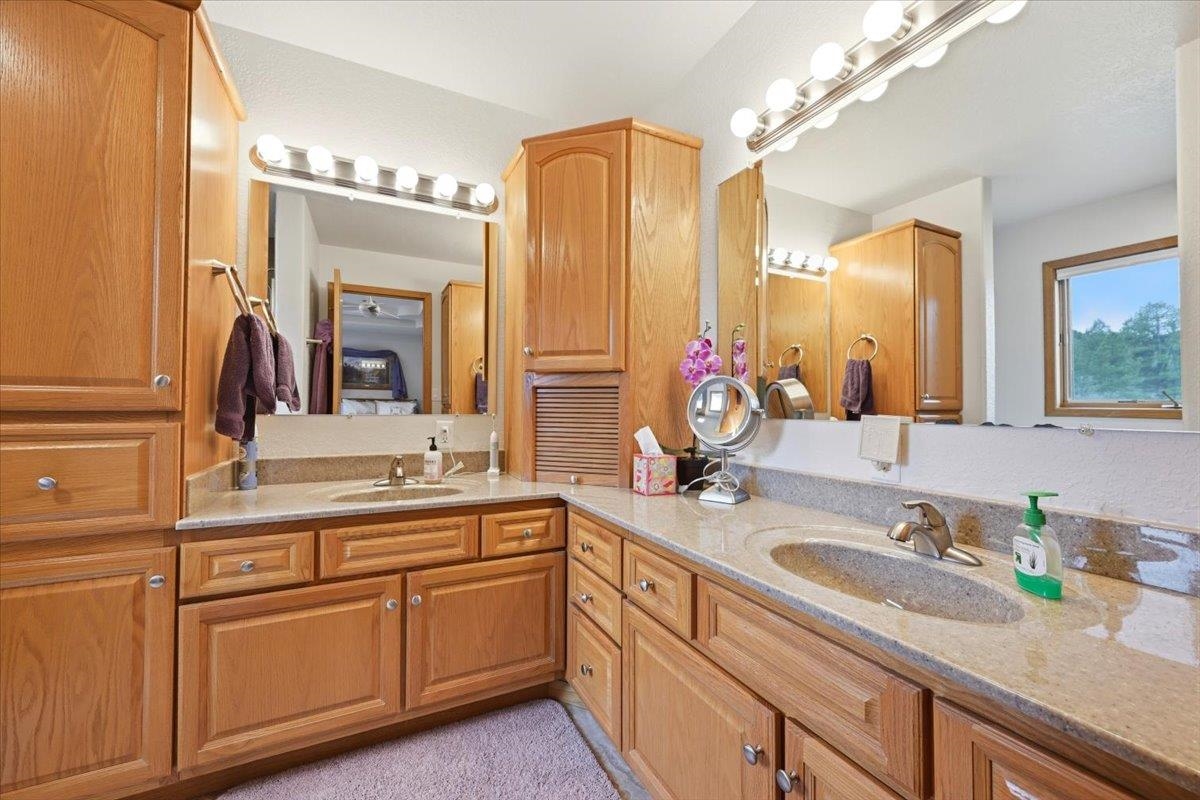 1129 Foothills Road Property Photo 10