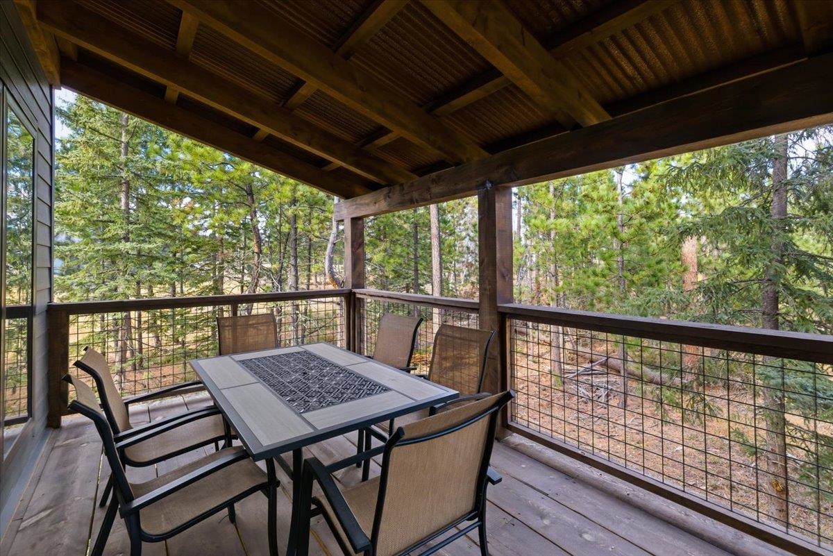 21246 Cozy Court Property Photo 4