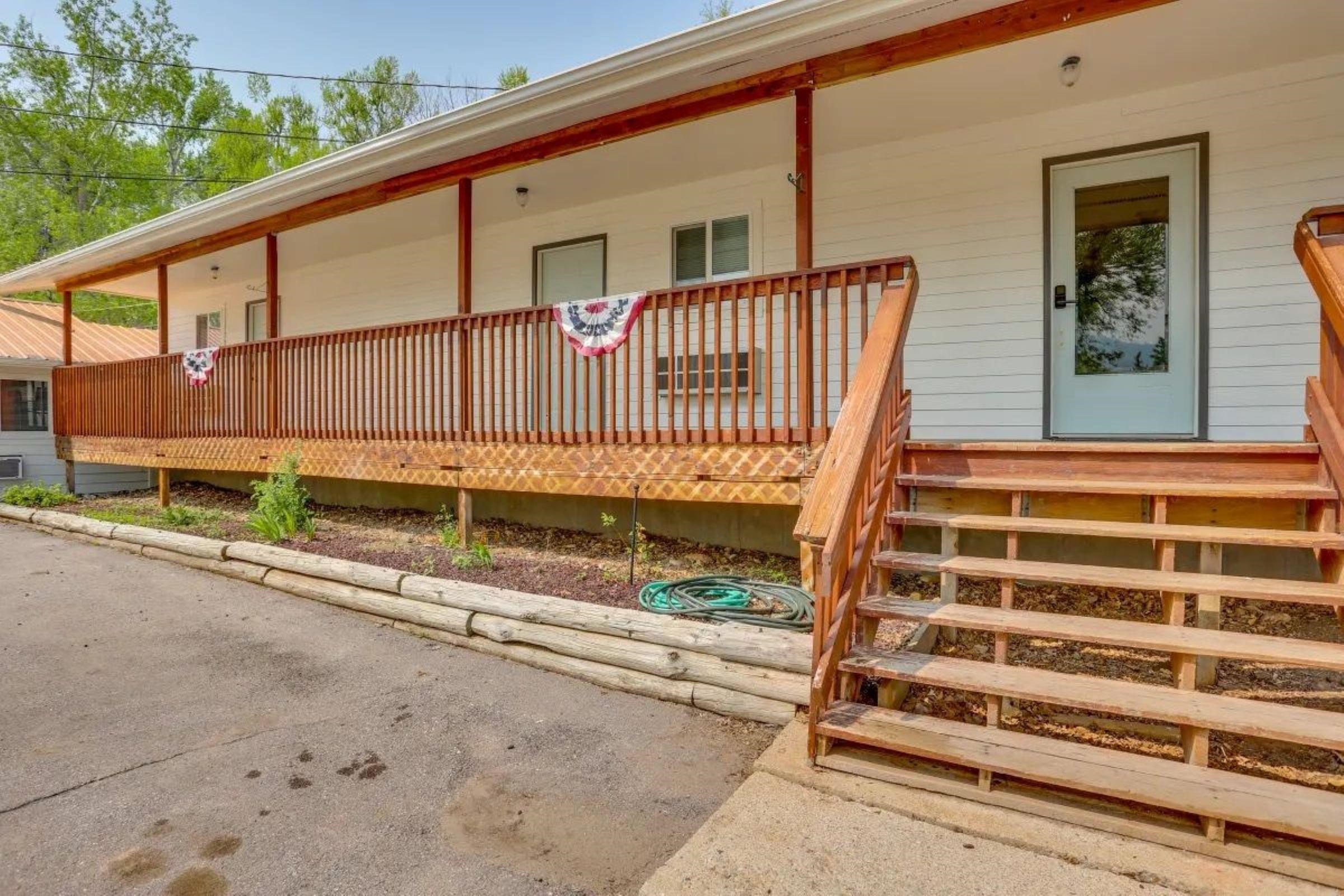 450 W Kansas Street Property Photo 1