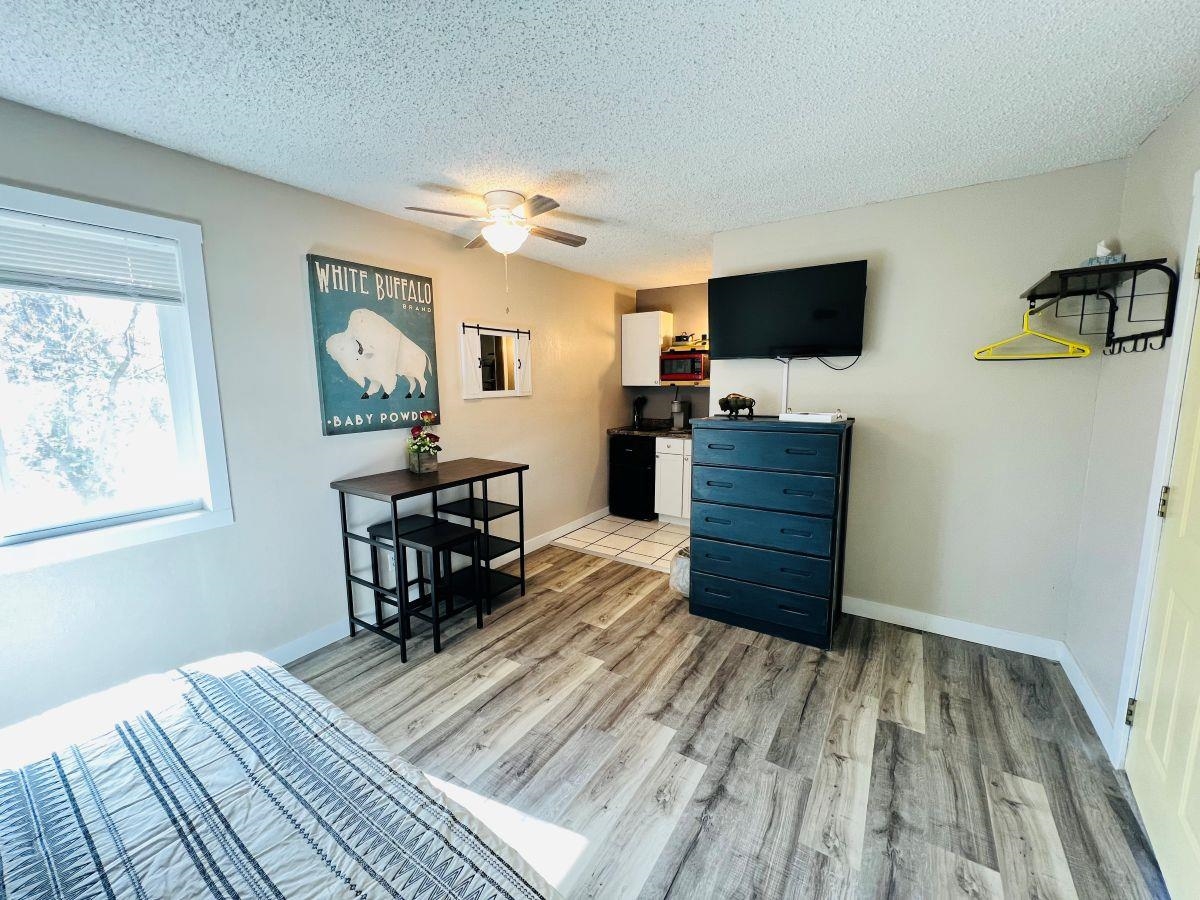 450 W Kansas Street Property Photo 5