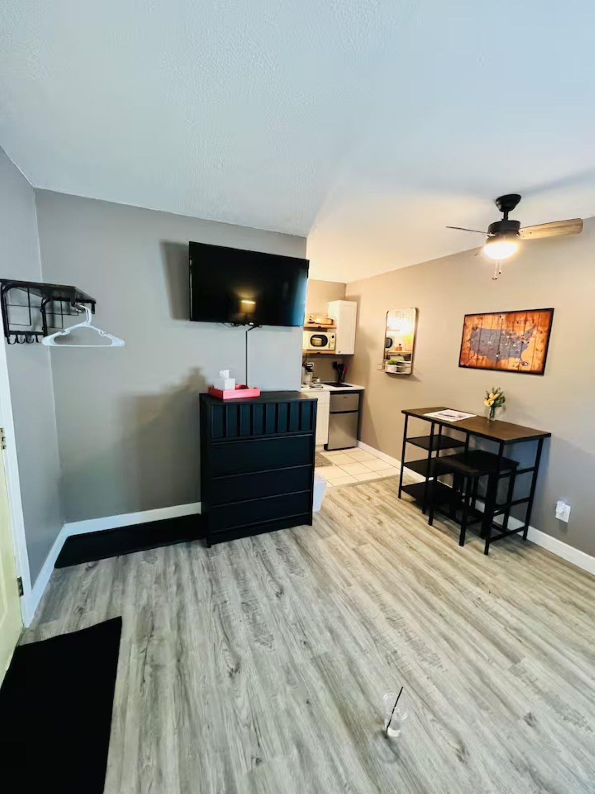 450 W Kansas Street Property Photo 7